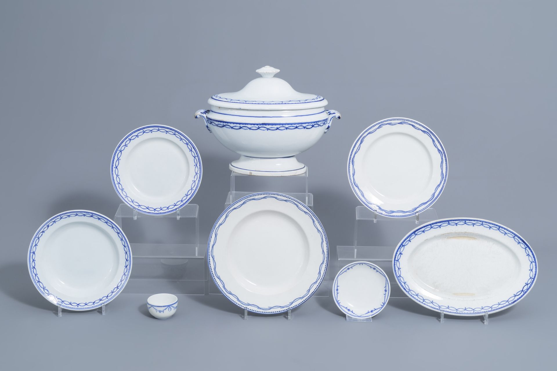 A 93-piece blue and white Tournai porcelain part service, 19th C. - Bild 4 aus 14