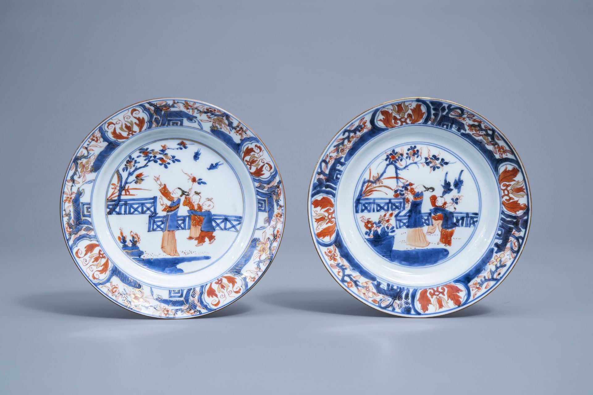 A pair of Chinese Imari style plates with figures in a garden, Kangxi - Image 2 of 10