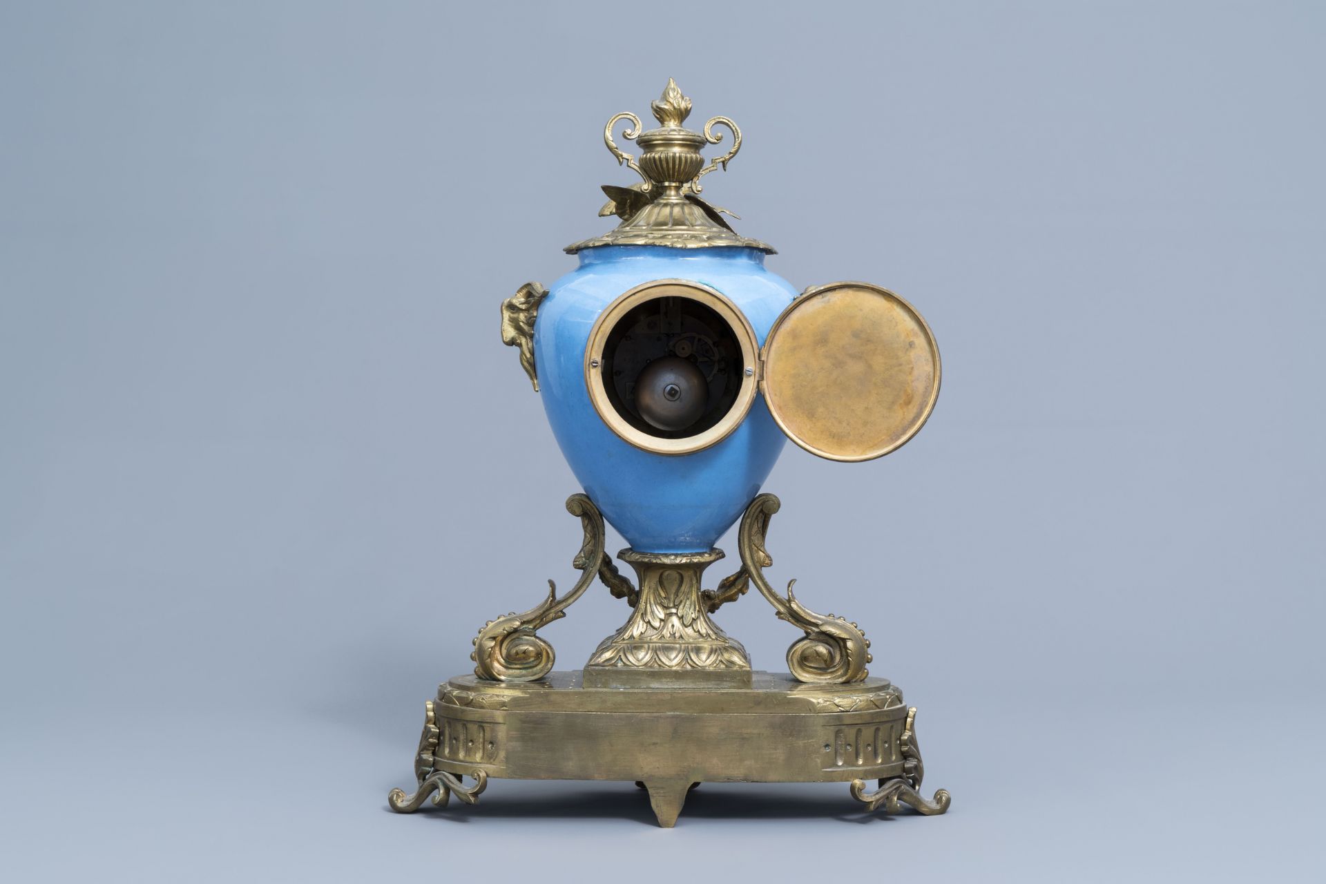 A French Historicism three-piece gilt mounted Sevres style clock garniture, 19th C. - Bild 6 aus 20