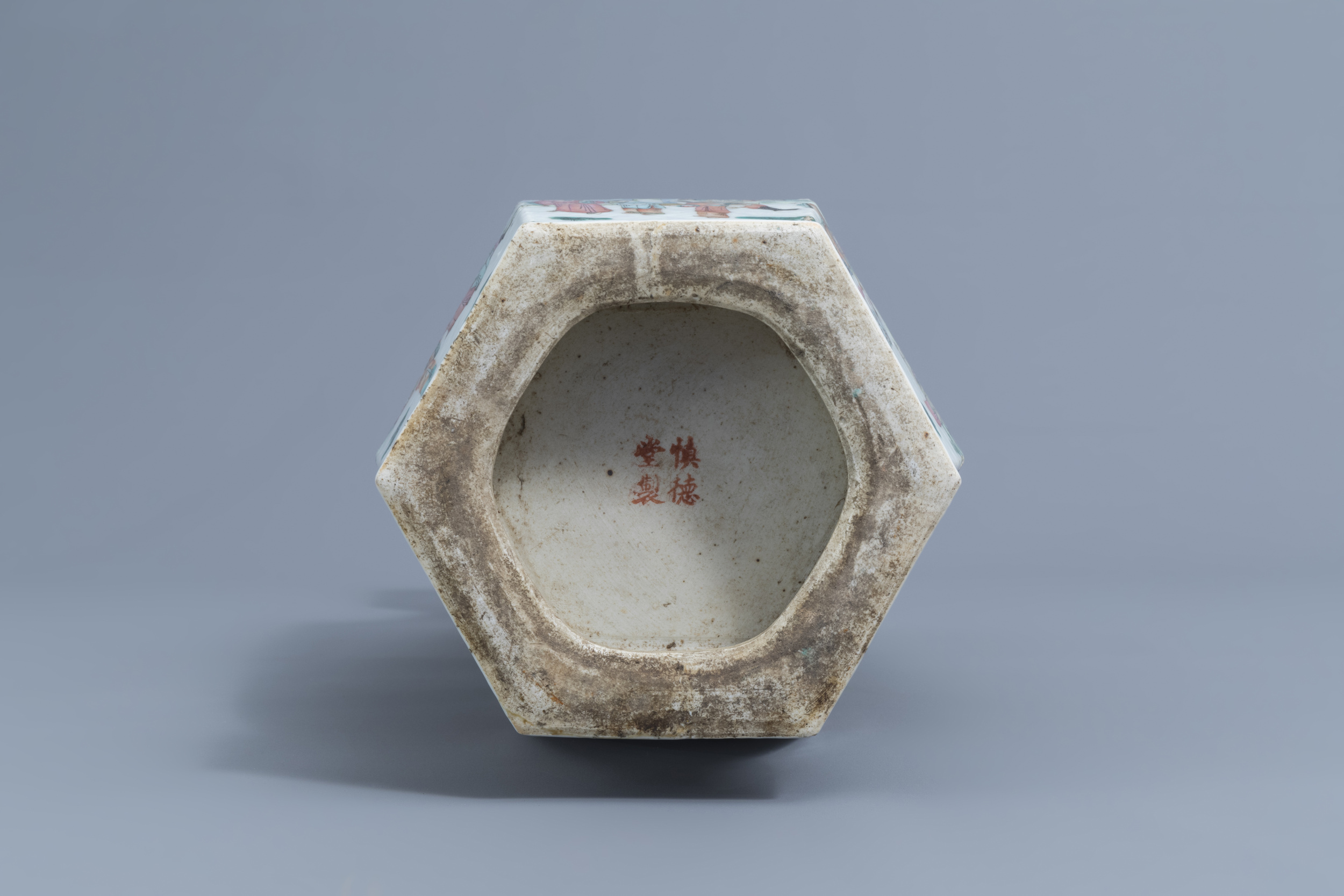 A Chinese hexagonal famille rose vase with figurative design, 19th C. - Image 6 of 6