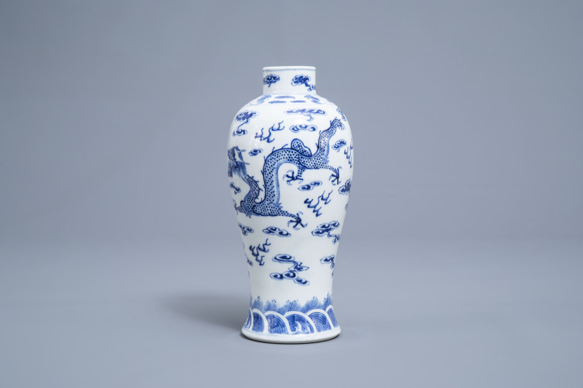 A varied collection of Chinese blue, white and famille rose porcelain, 18th C. and later - Image 33 of 42