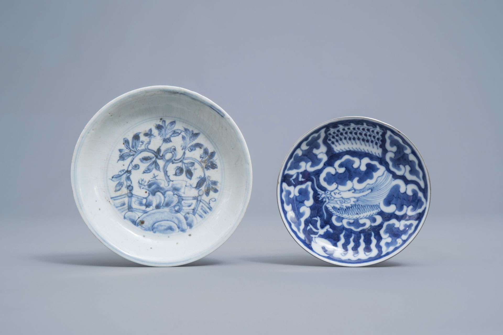 A varied collection of Chinese blue and white bowls and saucers, Ming and later - Image 27 of 30