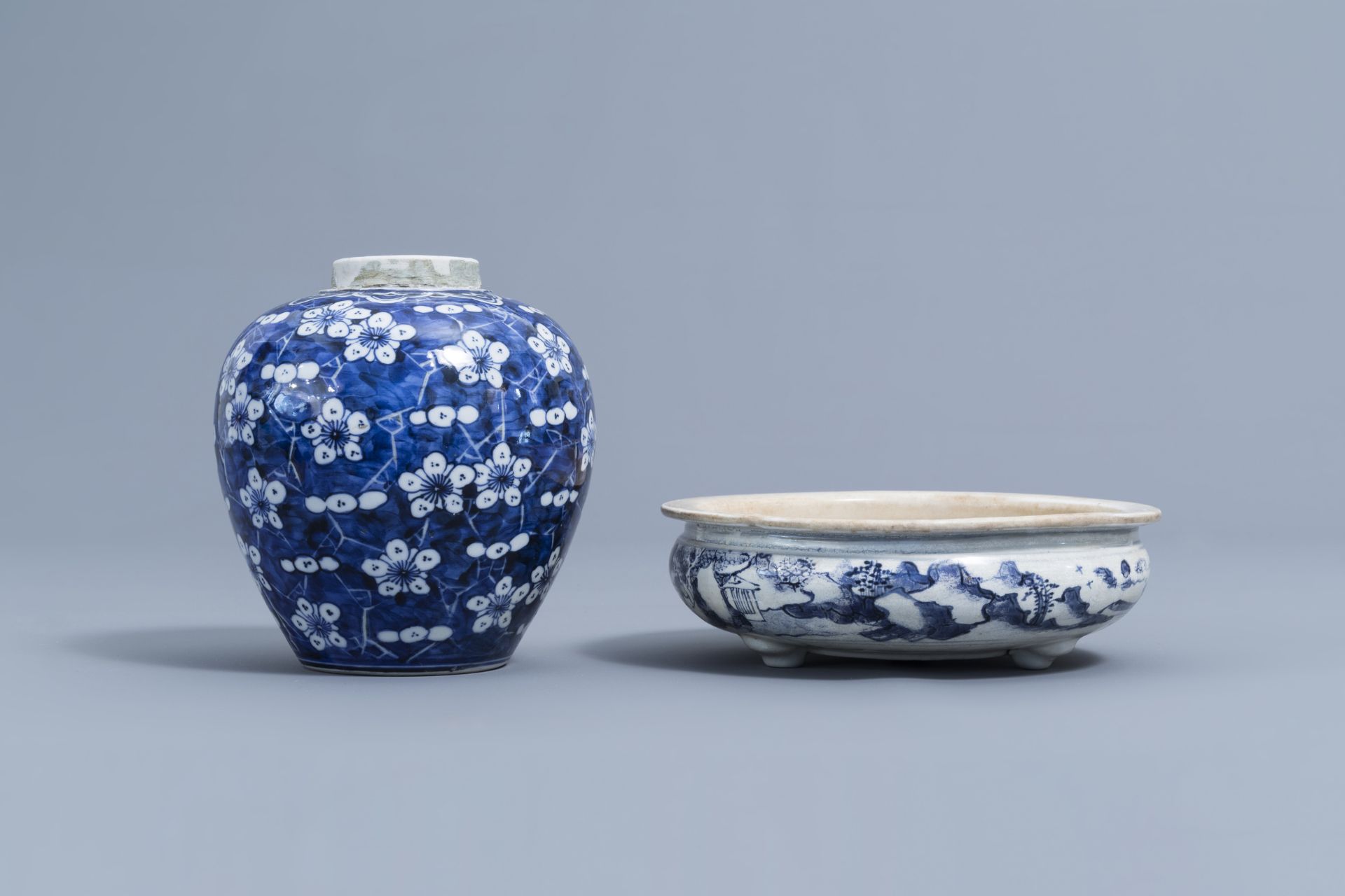 A varied collection of Chinese, blue, white and famille jaune porcelain, 19th/20th C. - Image 8 of 15