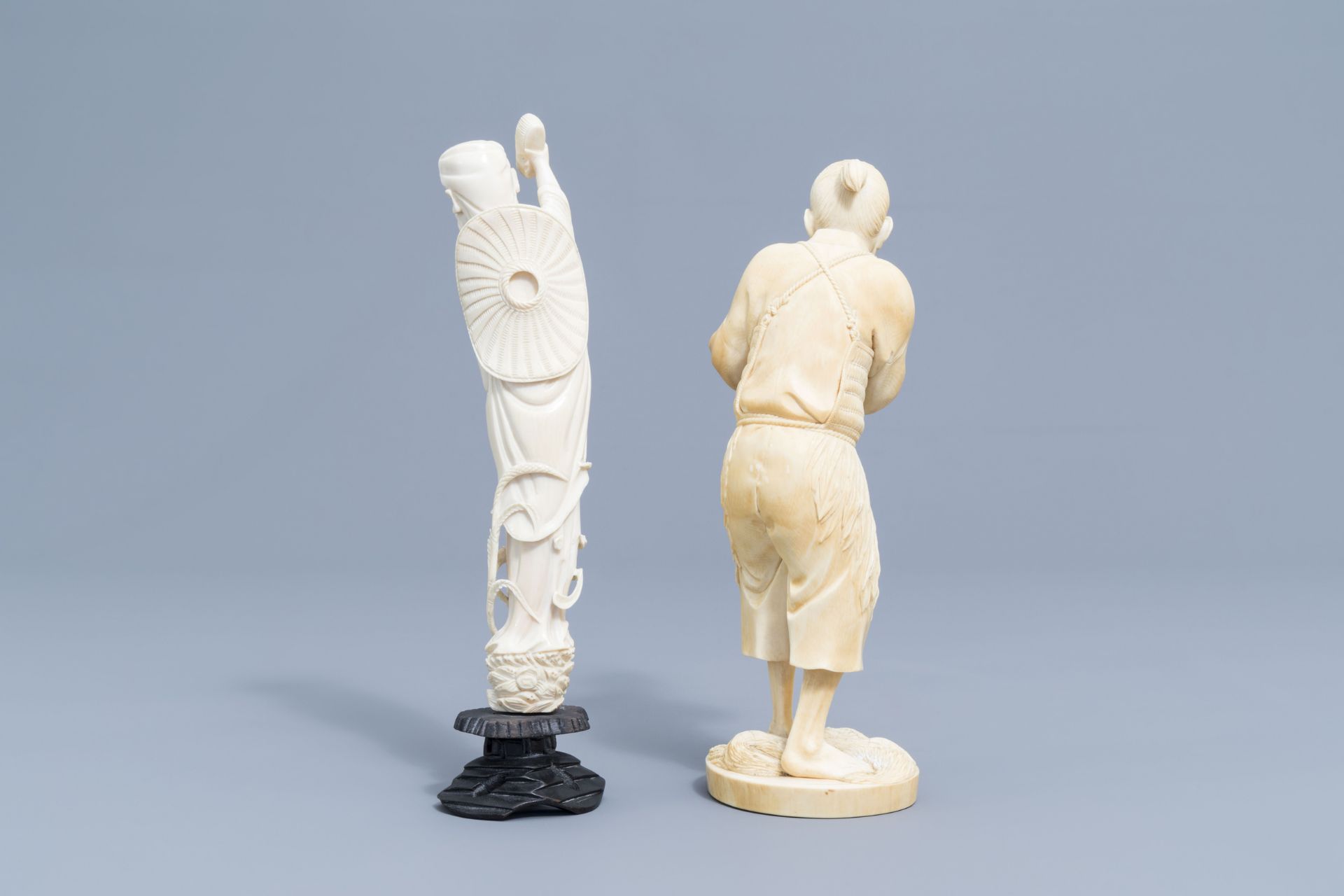 A Japanese ivory okimono and a Chinese figure of an immortal, 19th/20th C. - Image 4 of 9