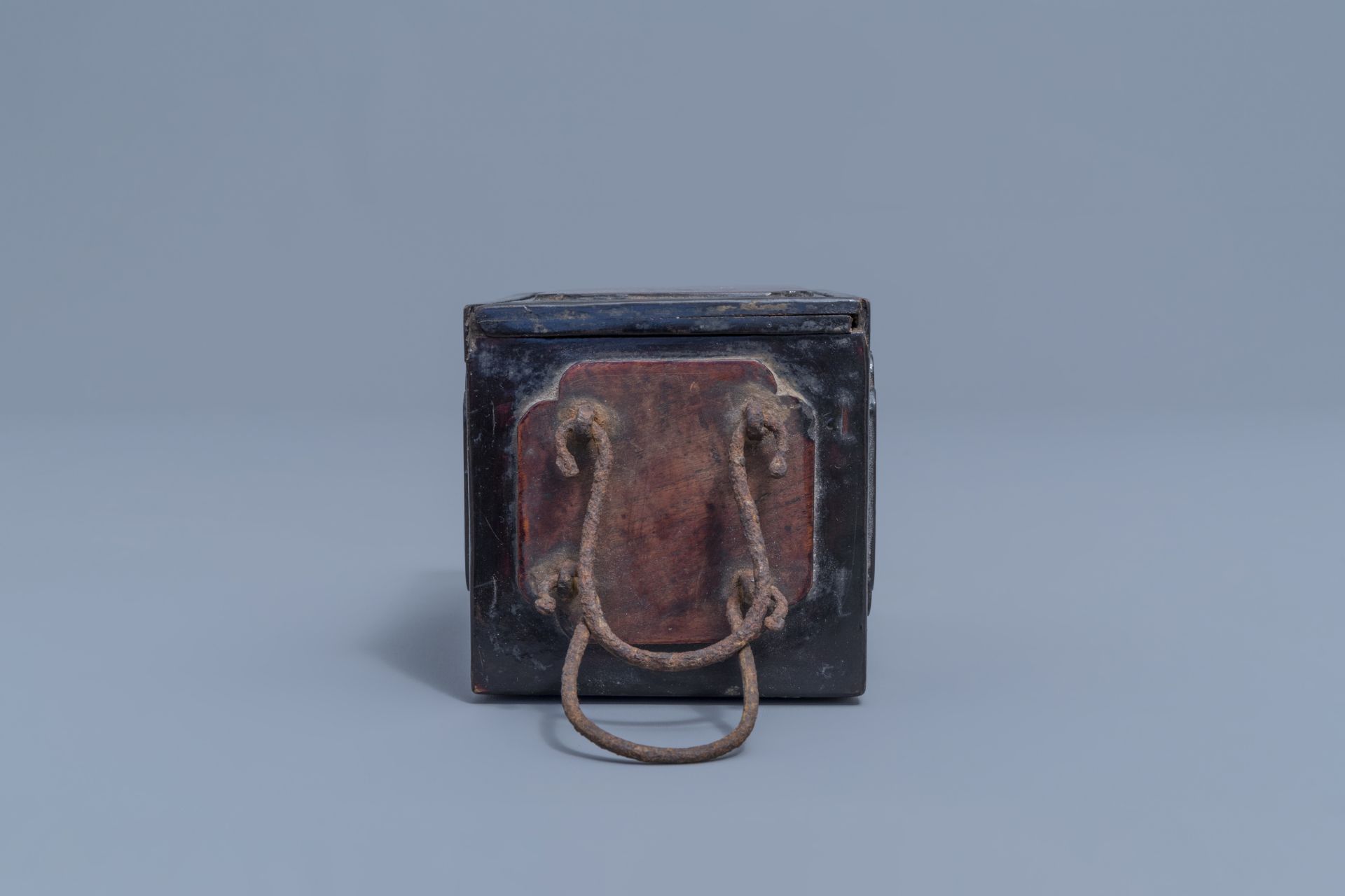 A Chinese paktong opium lamp and its wooden box, 19th C. - Image 14 of 14