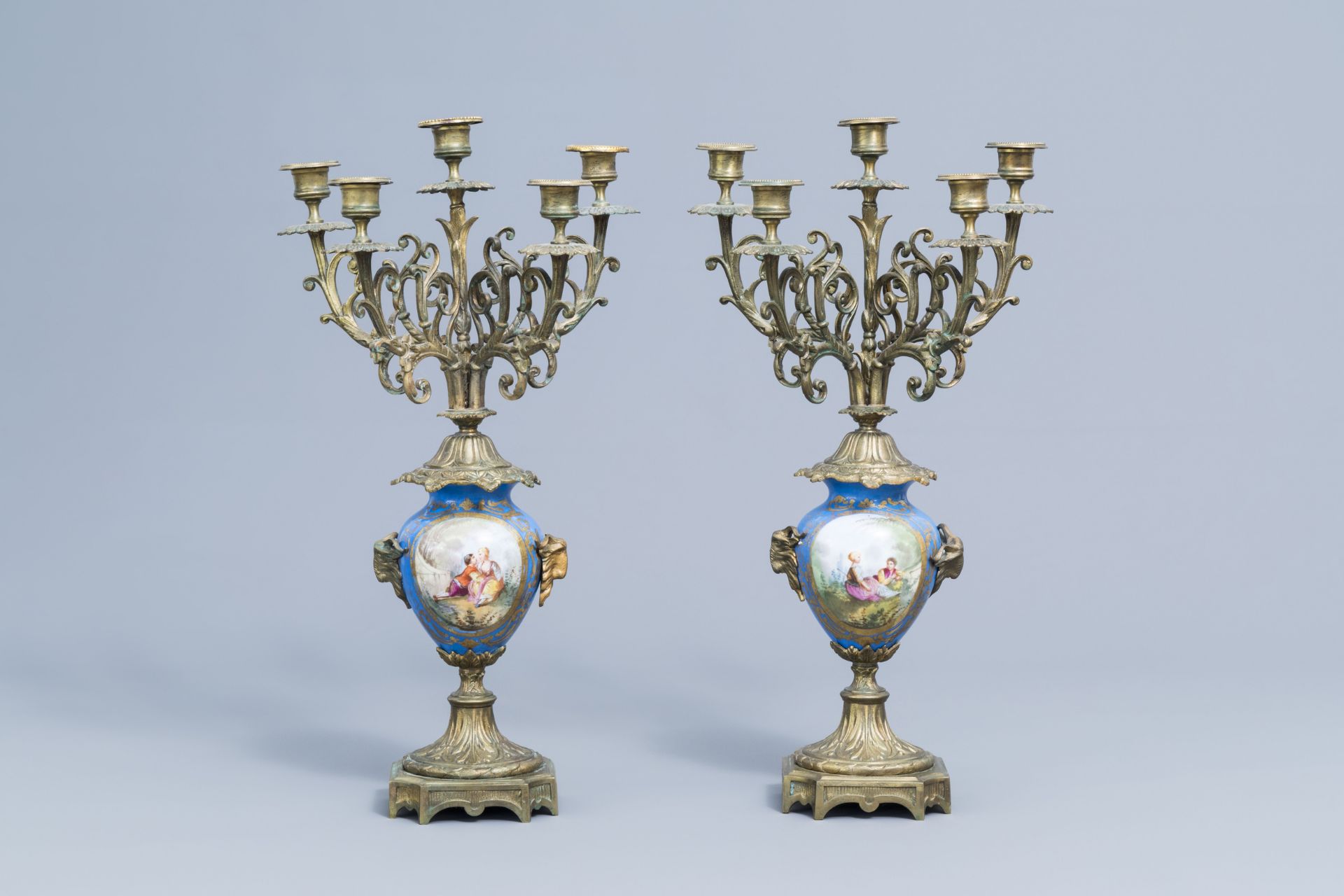 A French Historicism three-piece gilt mounted Sevres style clock garniture, 19th C. - Bild 15 aus 20