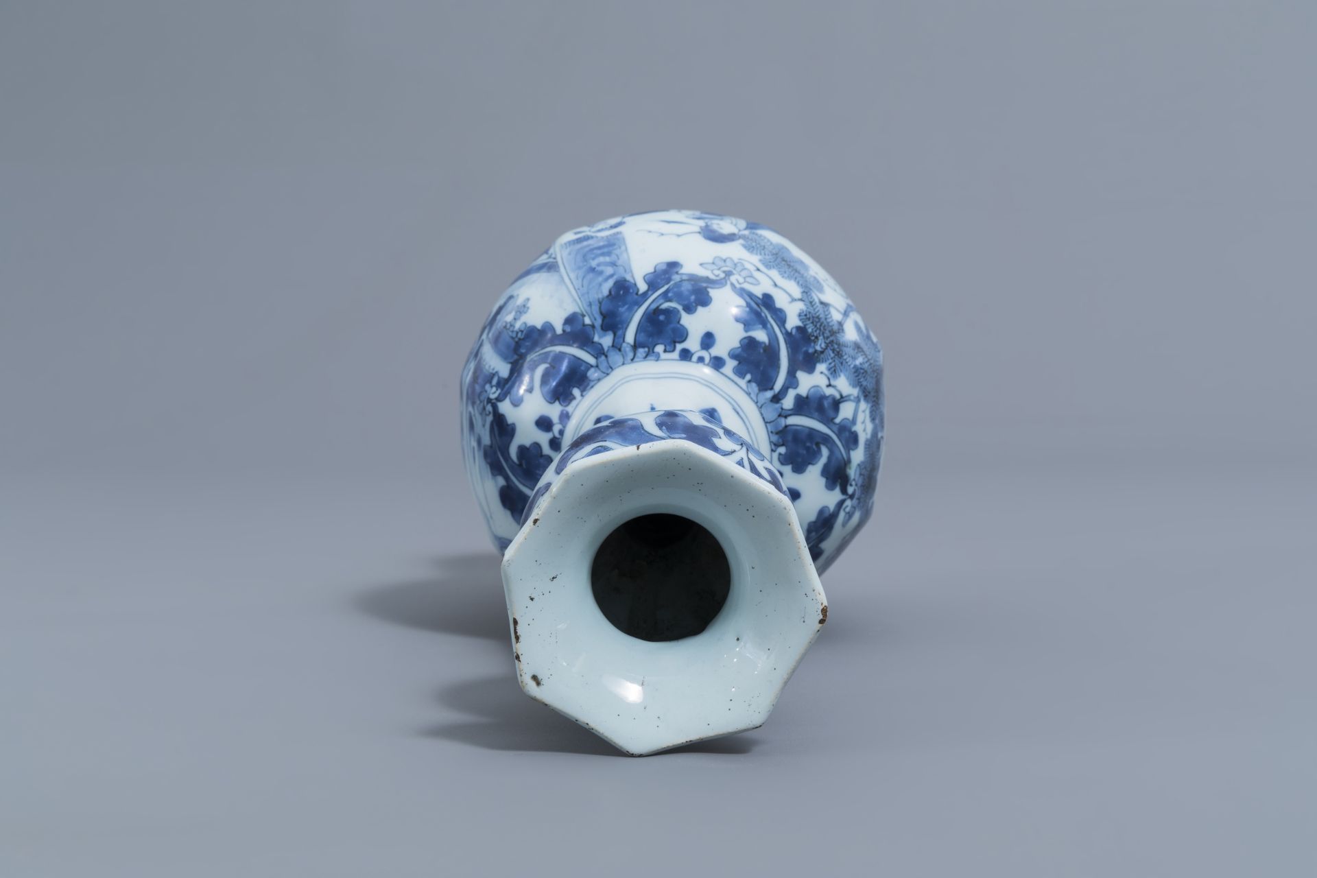 A Dutch Delft blue and white 'chinoiserie' garlic neck bottle vase, late 17th C. - Image 5 of 6