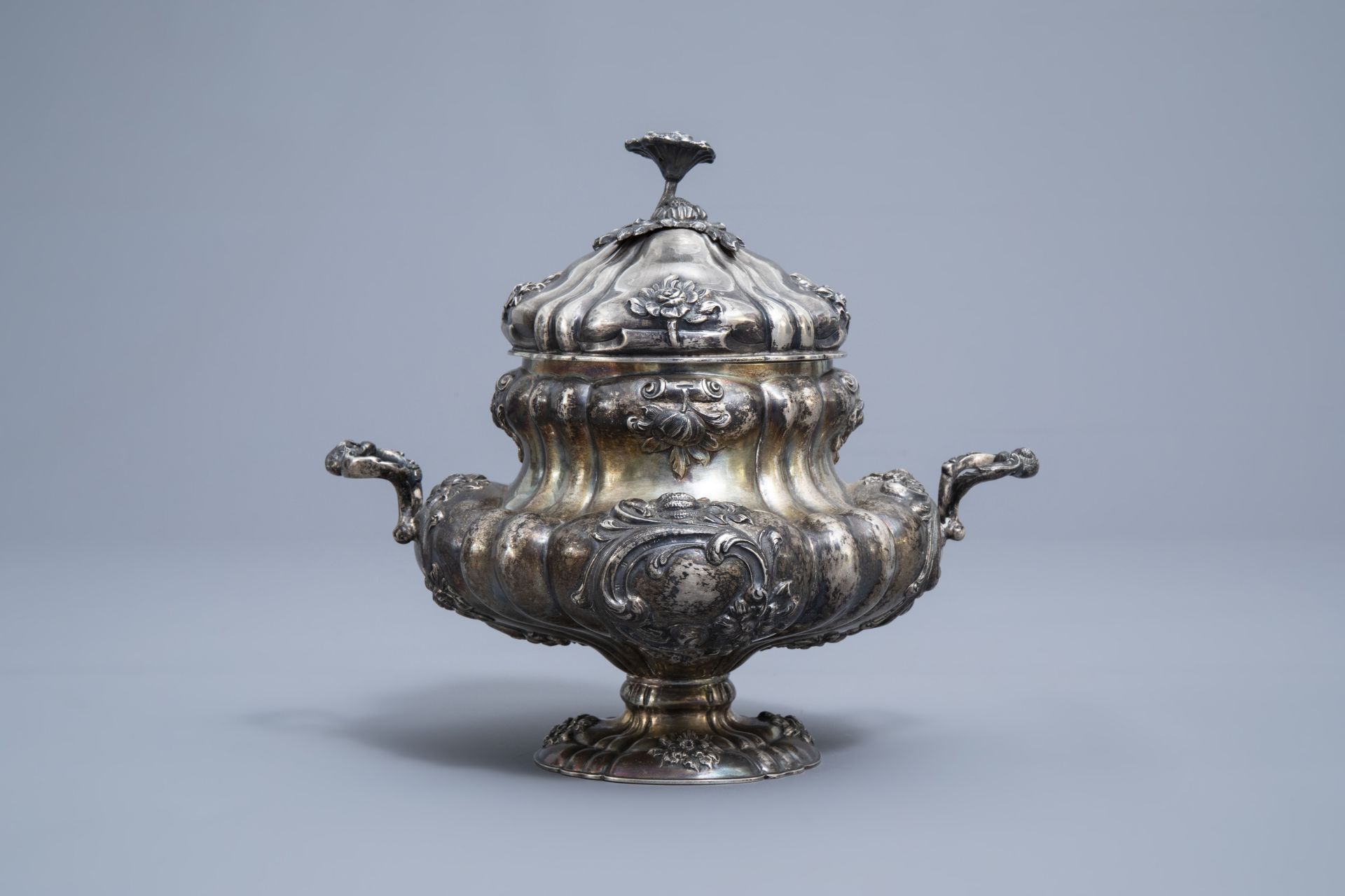 A Belgian silver sugar bowl with relief design, mark Wolfers, 833/000, Brussels, 19th C. - Image 5 of 11