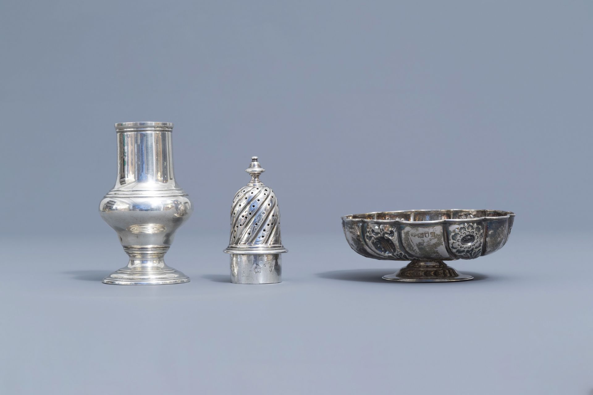 An English silver caster, a bowl on foot and a platter, various marks, 18th/19th C. - Image 8 of 16