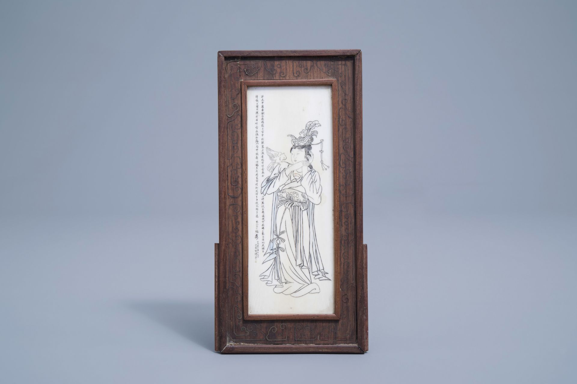 A Chinese wooden table screen with an ivory plaque depicting a lady and a butterfy, ca. 1920 - Image 7 of 11