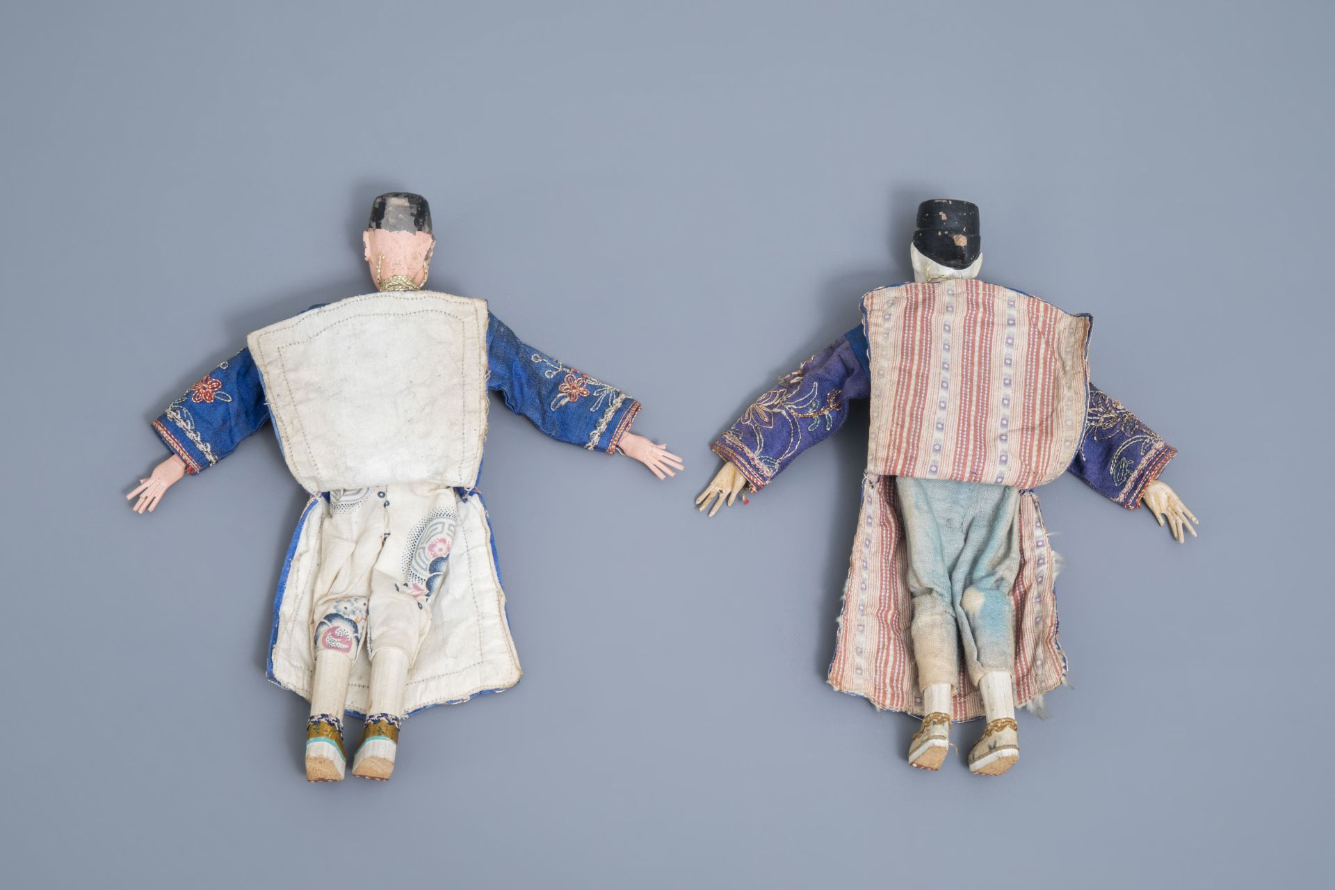 Two Chinese wooden opera or theater dolls, 19th C. - Image 4 of 8