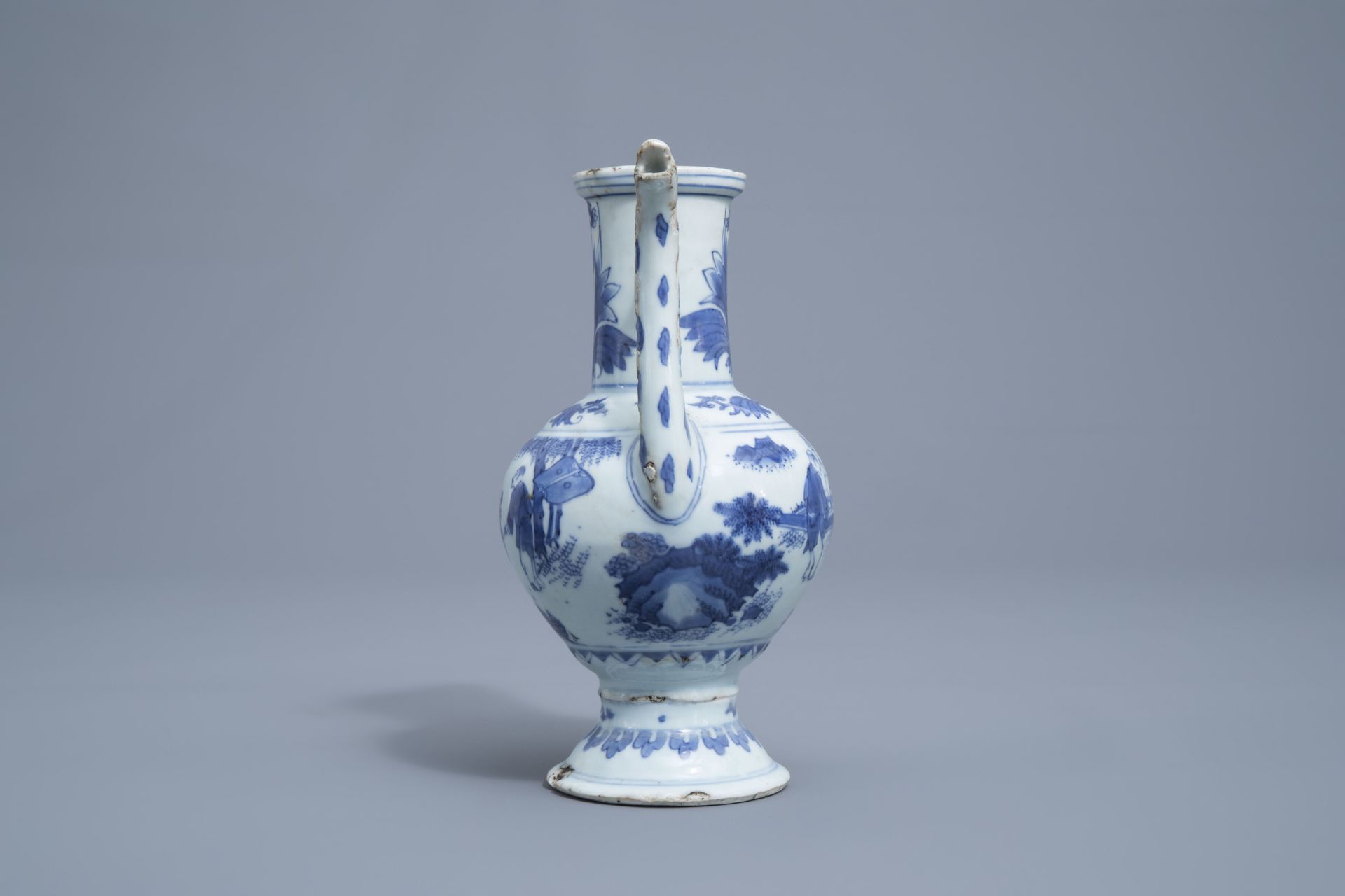 A Chinese blue and white ewer with figures in a landscape, Transitional period, 17th C. - Image 6 of 8