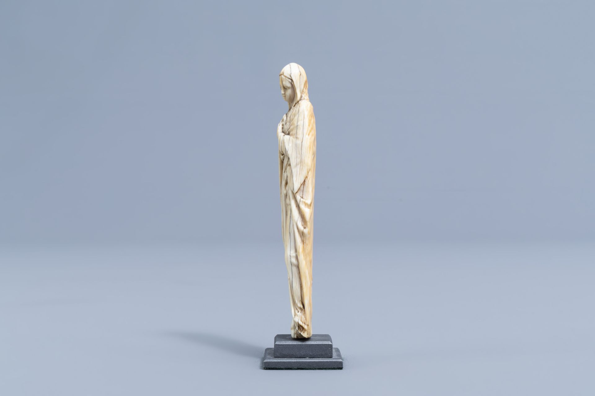 A French finely carved ivory Mother of Sorrows, ca. 1500 - Image 5 of 9
