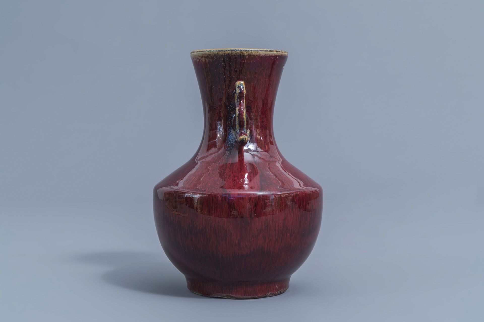 A Chinese flambŽ glazed 'hu' vase, 20th C. - Image 4 of 6