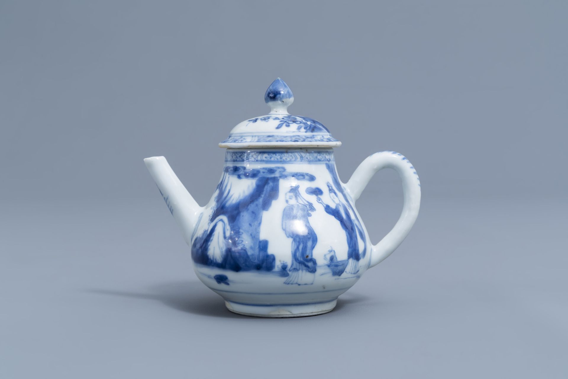 A Chinese blue and white 'Long Eliza' teapot and cover, Kangxi - Image 5 of 8