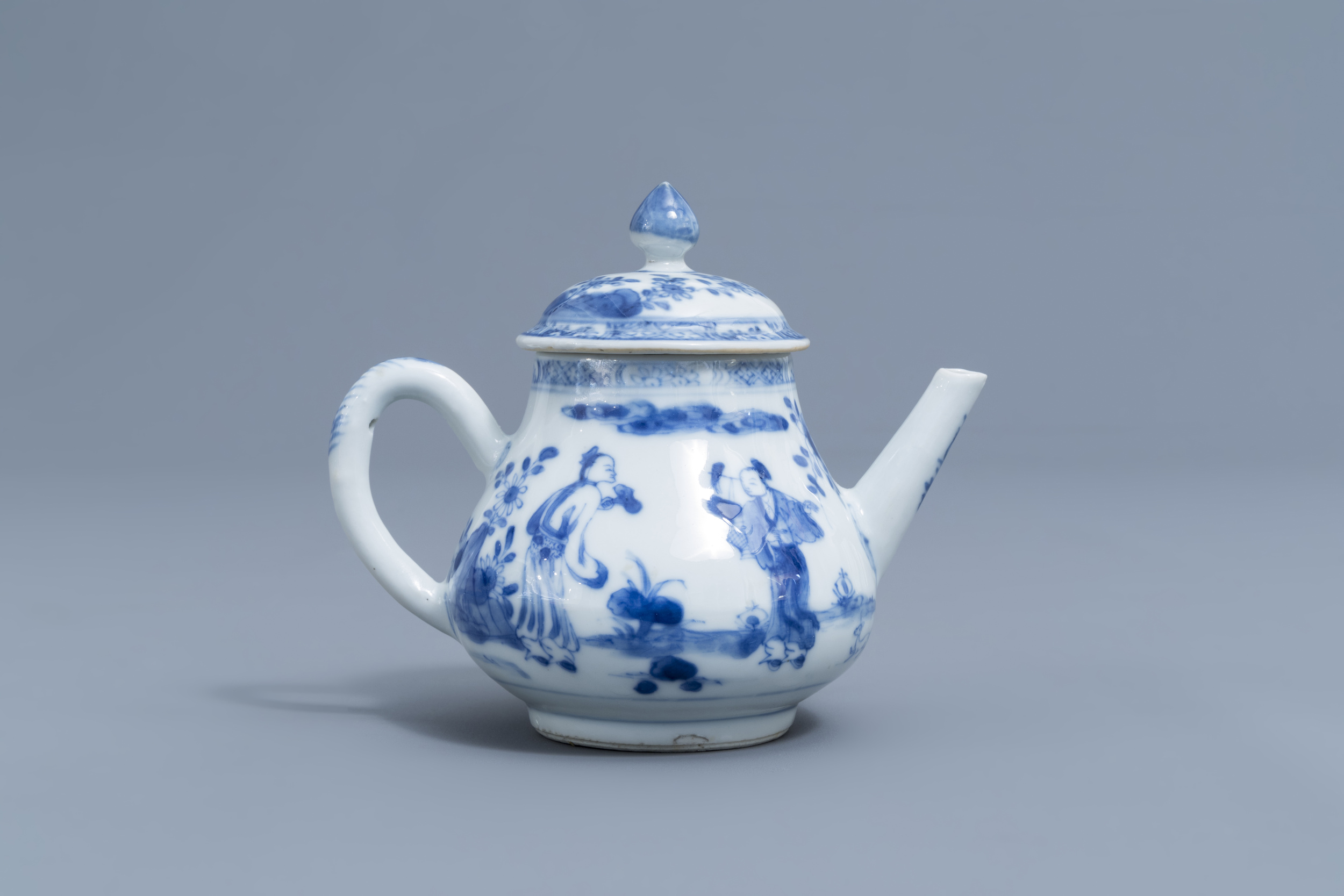 A Chinese blue and white 'Long Eliza' teapot and cover, Kangxi - Image 3 of 8