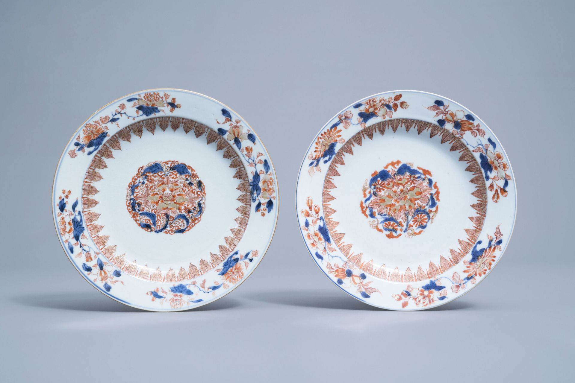 A pair of Chinese Imari style plates with floral design, Kangxi