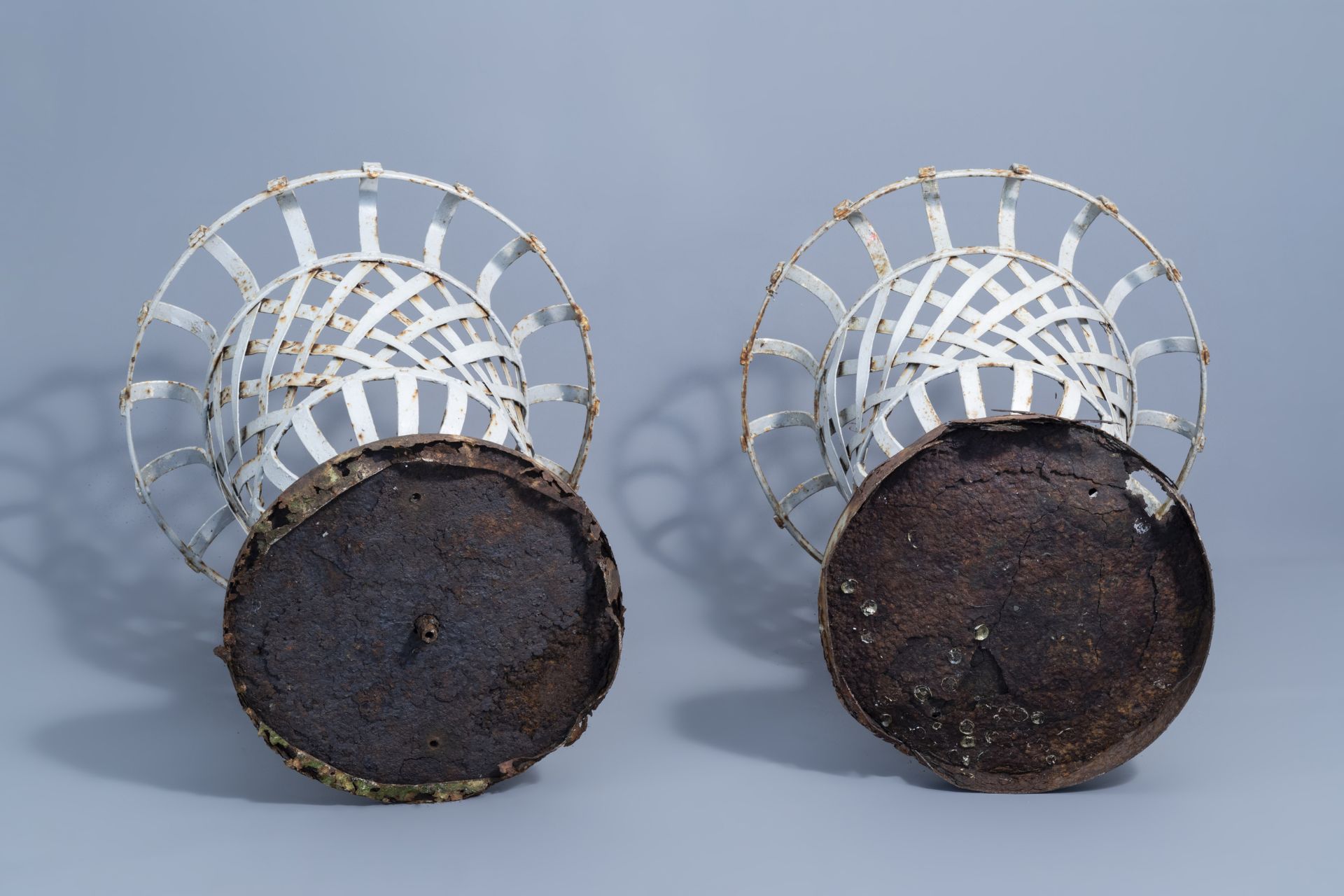 A pair of wrought iron reticulated garden urns, ca. 1900 - Image 6 of 6