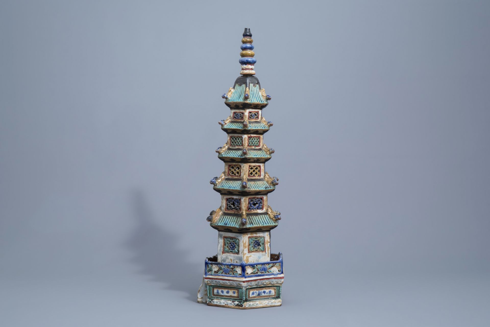 A Chinese three-piece glazed pottery pagoda, 19th C. - Image 6 of 8