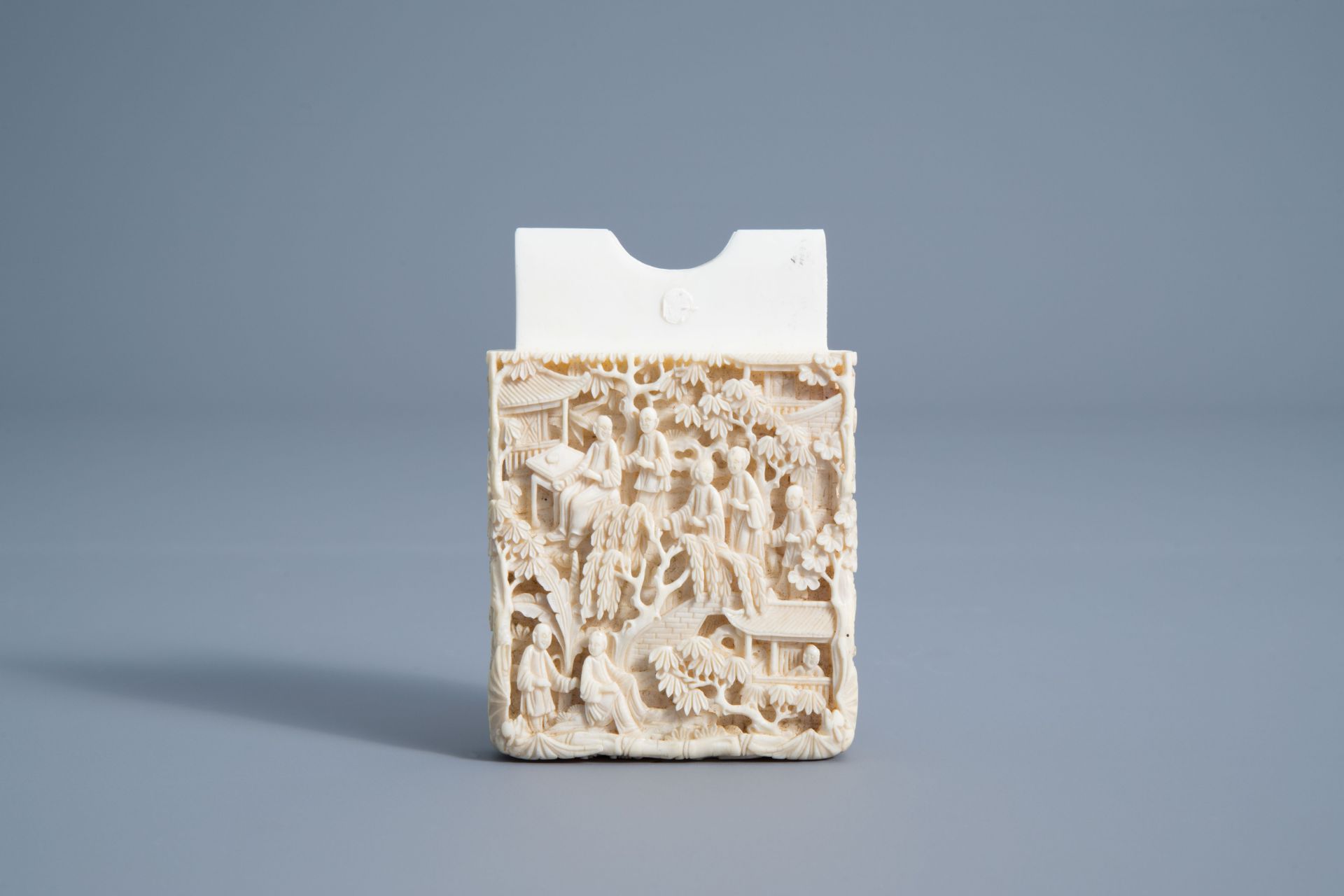 A Chinese richly carved ivory card case, Canton, 19th C. - Image 7 of 9