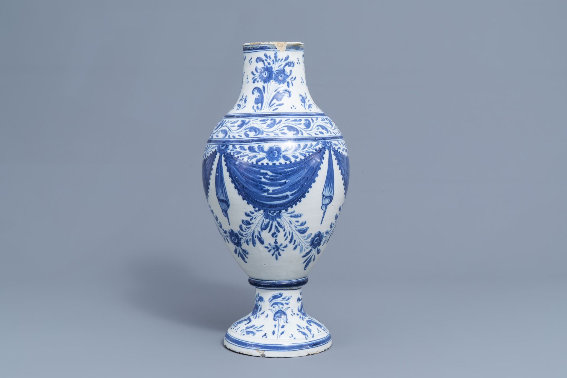 A Spanish blue and white pharmacy jar with floral design, Talavera, 19th C. - Image 6 of 16