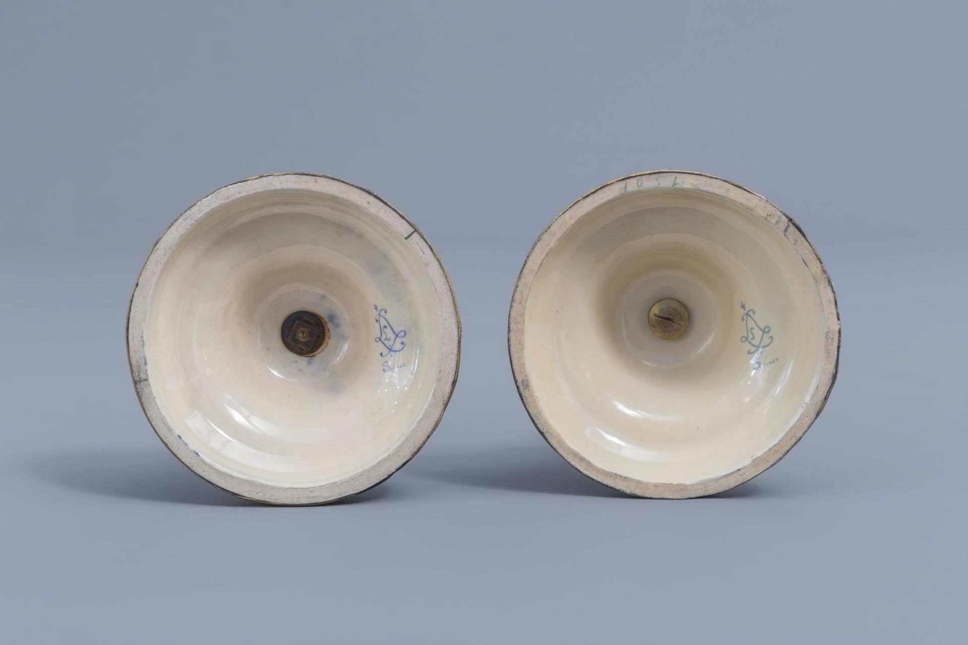 A pair of large French Svres styles vases and covers with gallant scenes and landscapes, 20th C. - Image 19 of 20