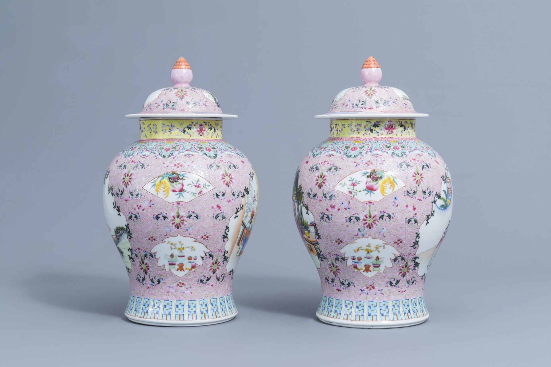 A pair of Chinese famille rose vases and covers with ladies, Qianlong mark, 20th C. - Image 4 of 8