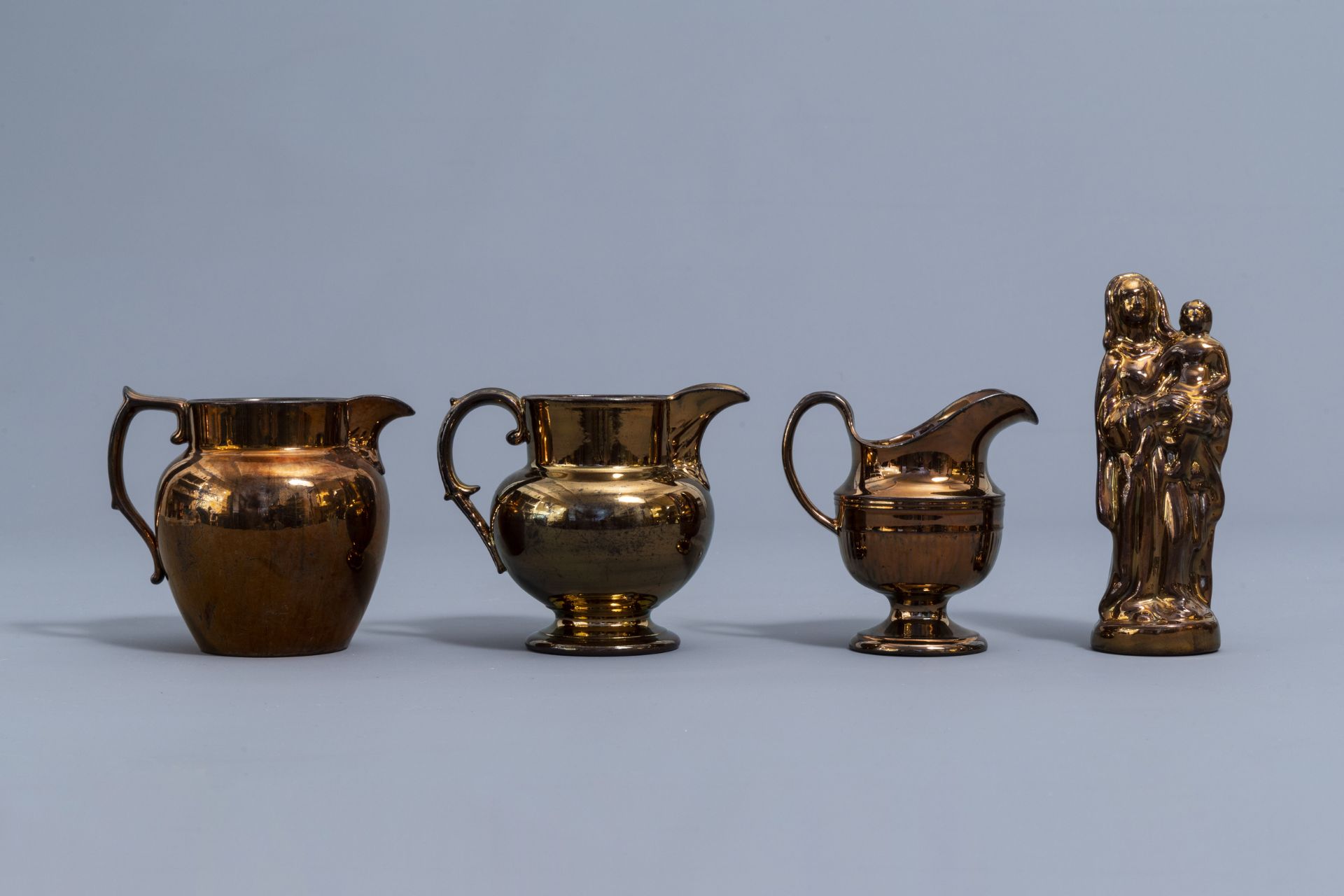 A varied collection of English monochrome copper lustreware items, 19th C. - Image 27 of 50