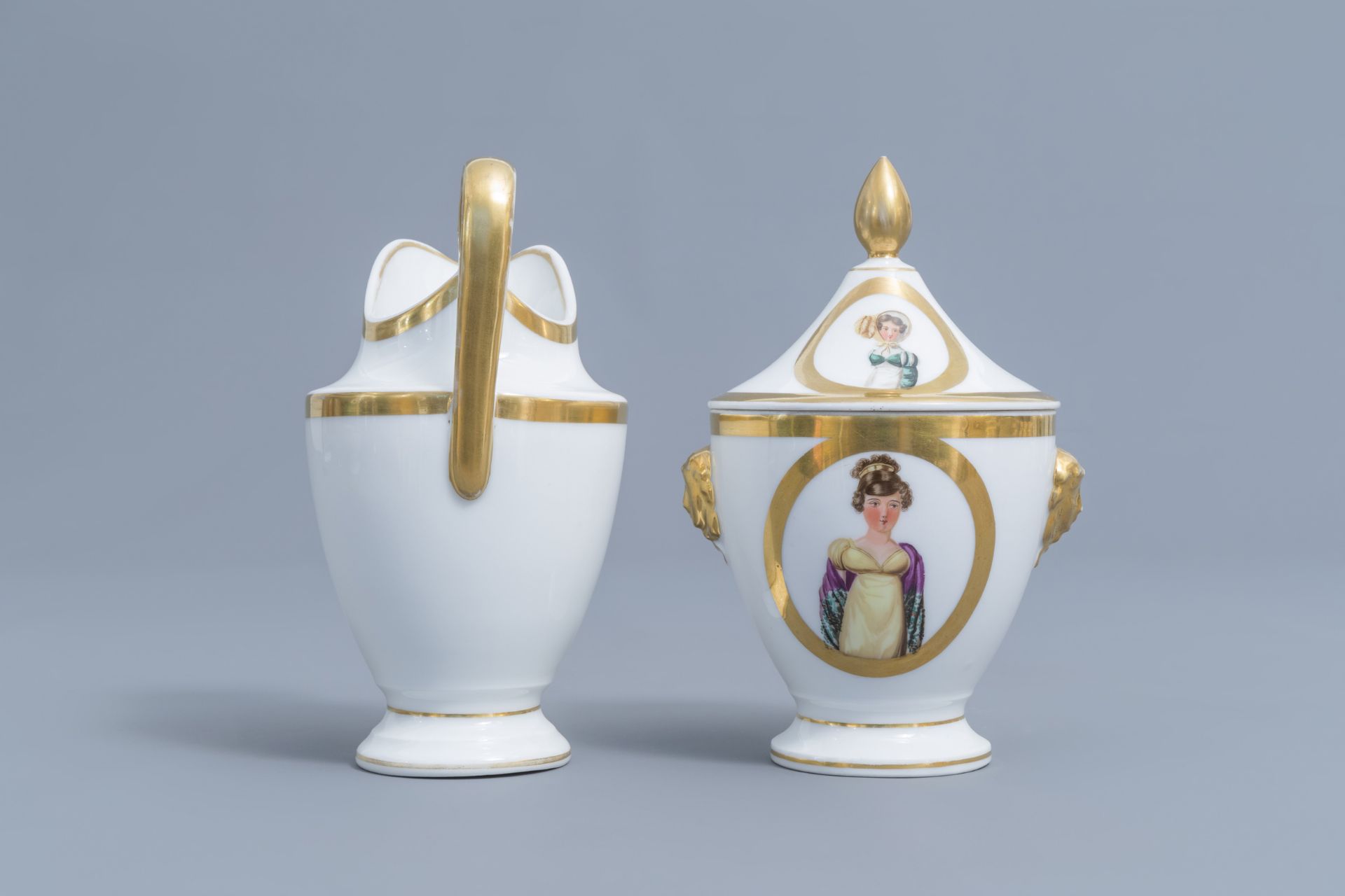 A 25-piece Paris porcelain coffee and tea service with First French Empire ladies portraits, 19th C. - Image 20 of 70