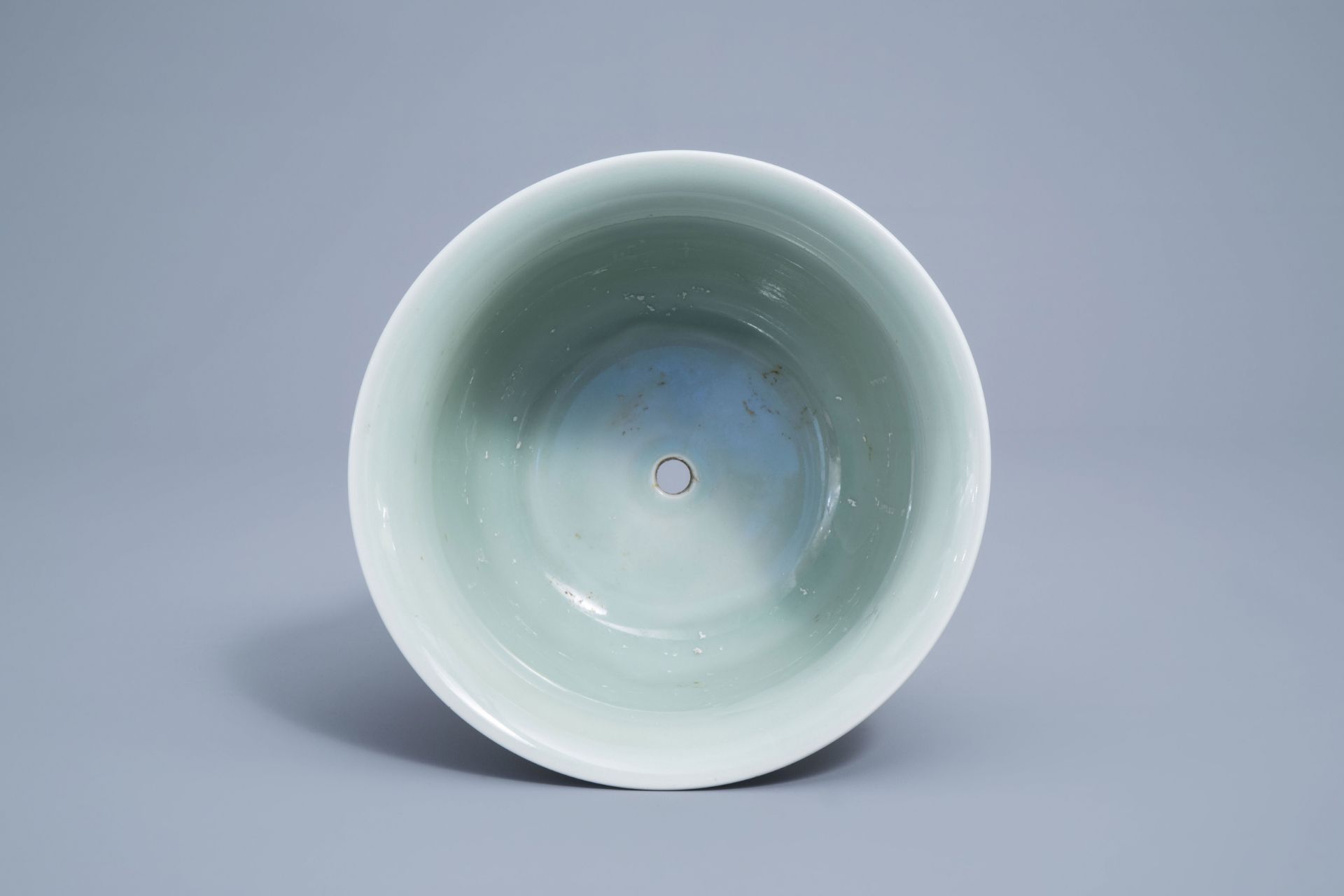 A varied collection of Chinese monochrome porcelain, 19th/20th C. - Image 13 of 22