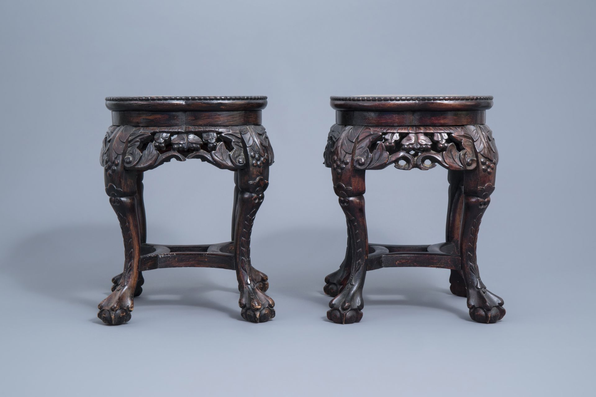 A pair of Chinese carved wooden stands with marble top, 19th/20th C. - Image 3 of 7