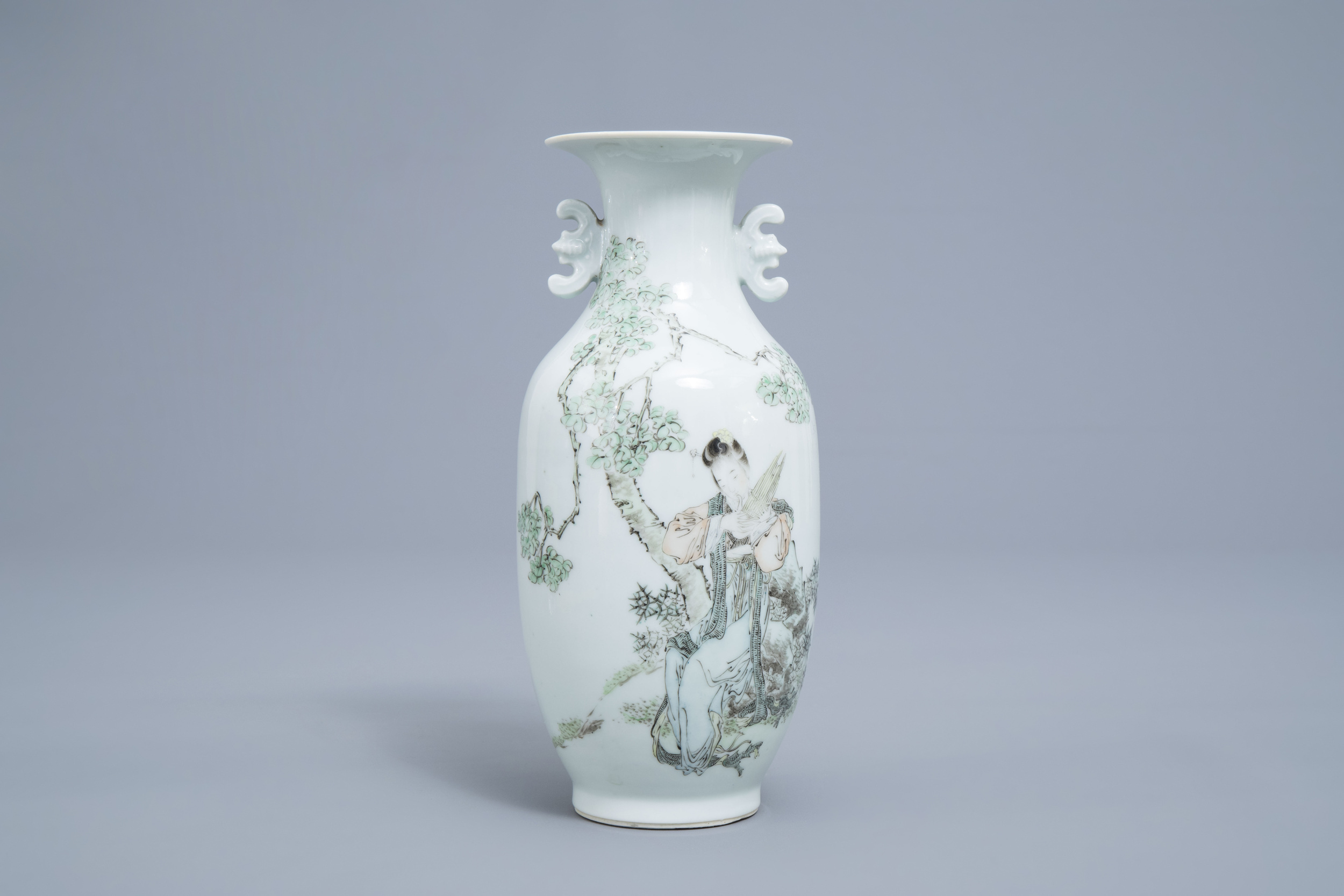 A fine Chinese qianjiang cai vase with a lady in a garden, 19th/20th C. - Image 2 of 7