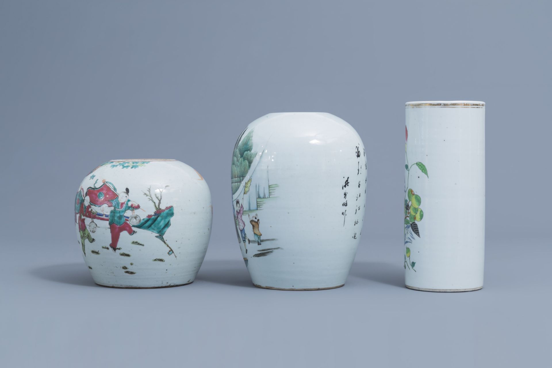 A varied collection of Chinese famille rose and famille verte porcelain, 19th/20th C. - Image 5 of 13