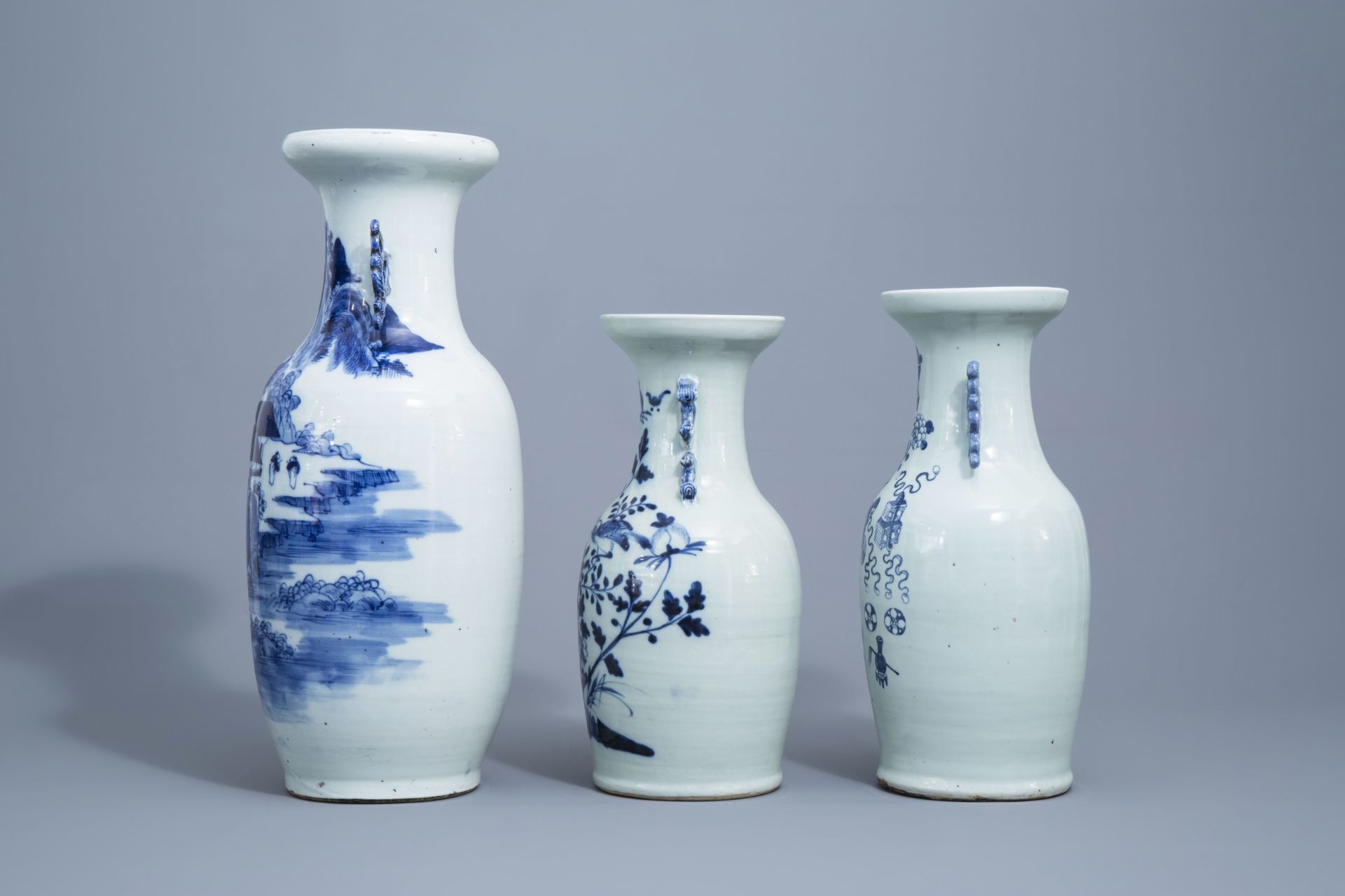 A Chinese blue and white landscape vase and four celadon vases, 19th/20th C. - Image 5 of 13