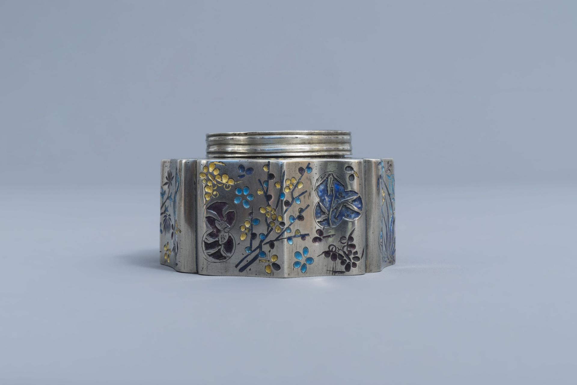 A rare Chinese enamelled paktong spittoon, 19th C. - Image 5 of 9