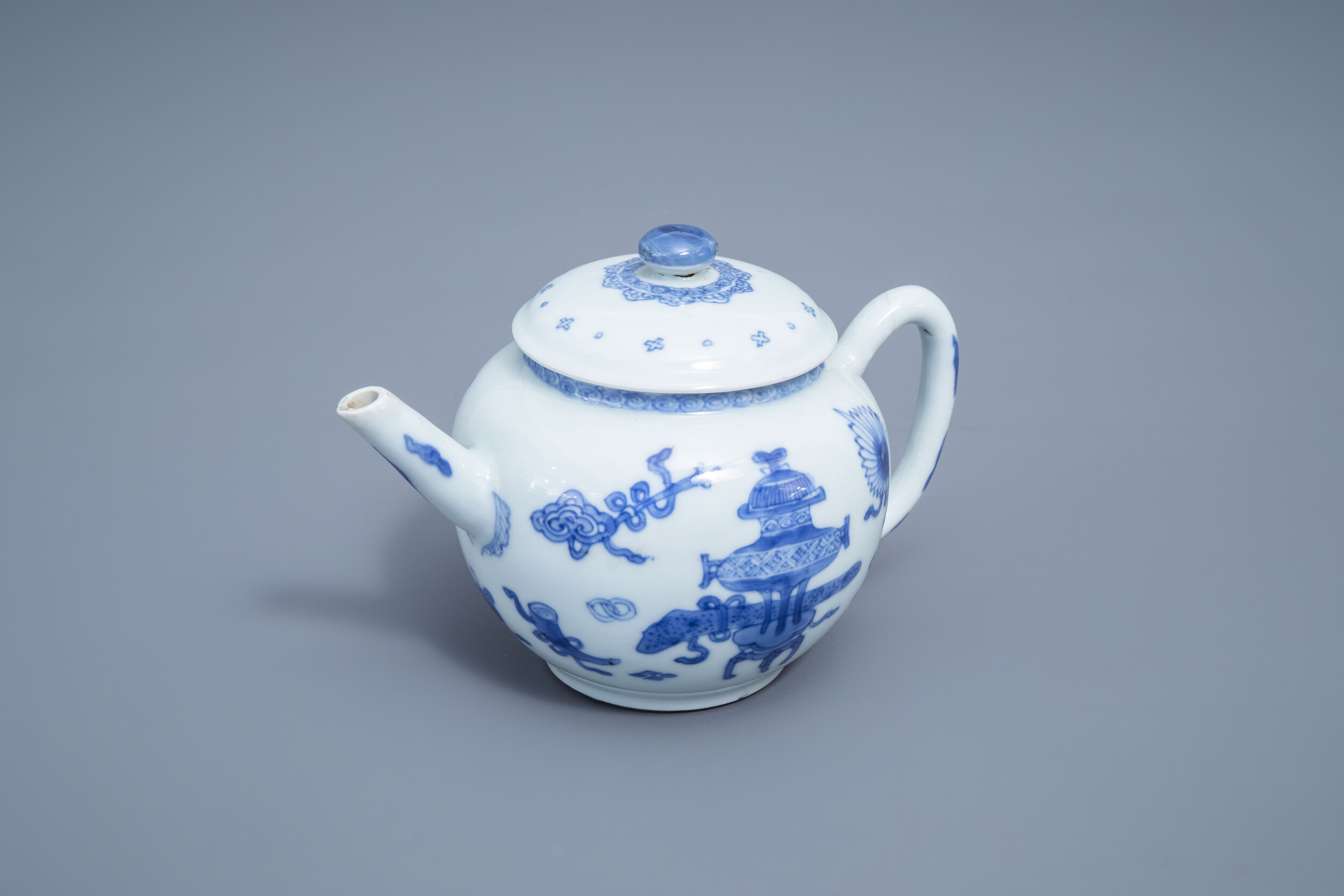 A Chinese blue and white teapot and cover with antiquities design, Kangxi