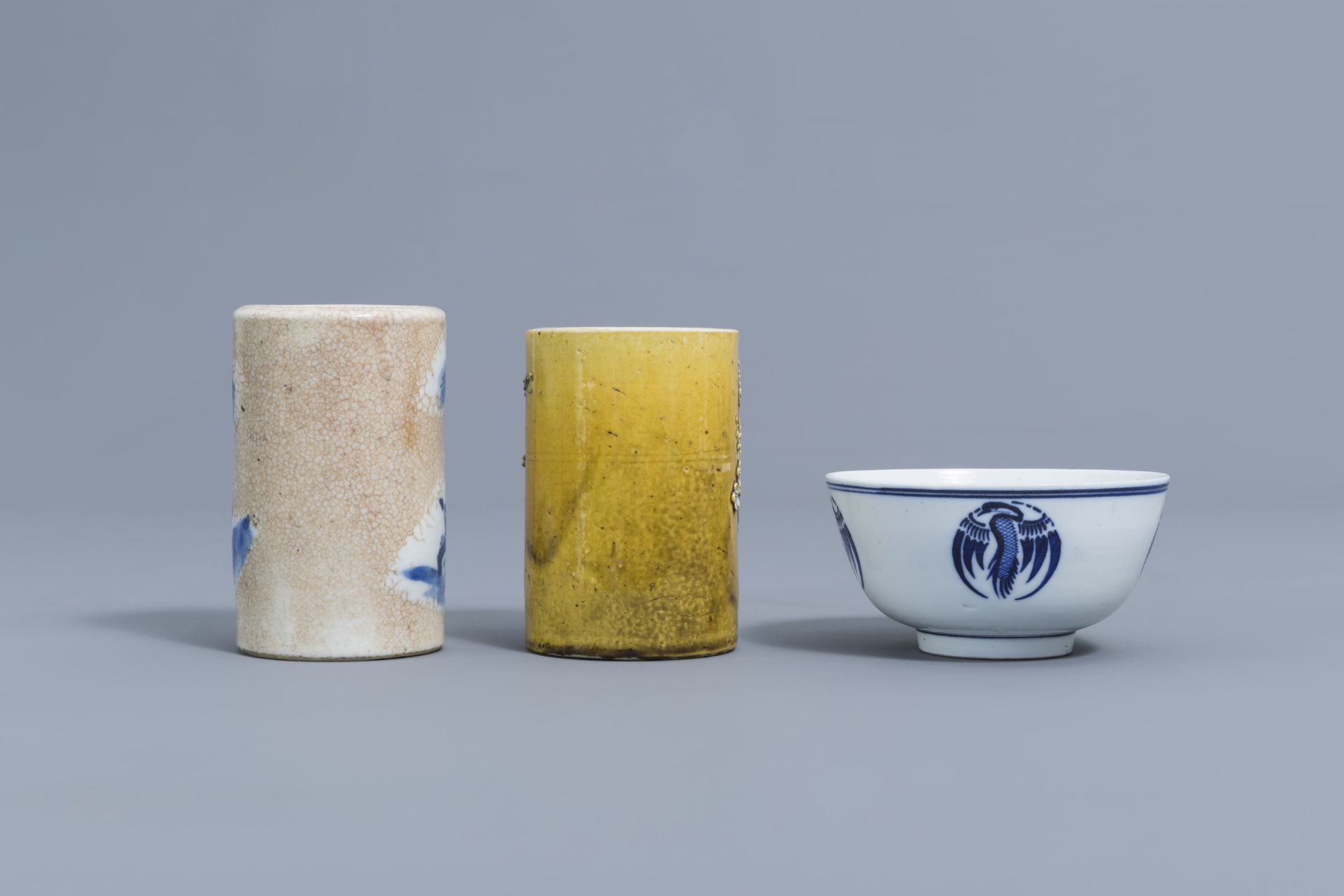 A varied collection of Chinese, blue, white and famille jaune porcelain, 19th/20th C. - Image 4 of 15