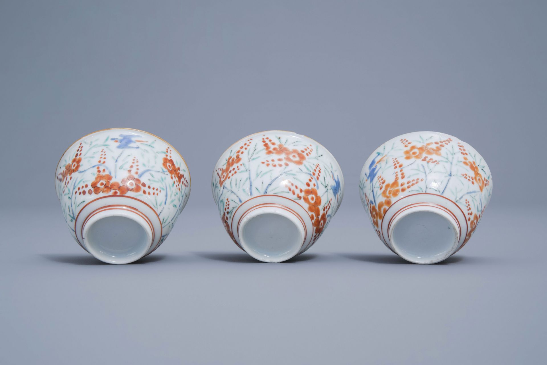 Six Japanese Kakiemon cups with parrots among blossoming branches, Edo, 18th C. - Image 7 of 14