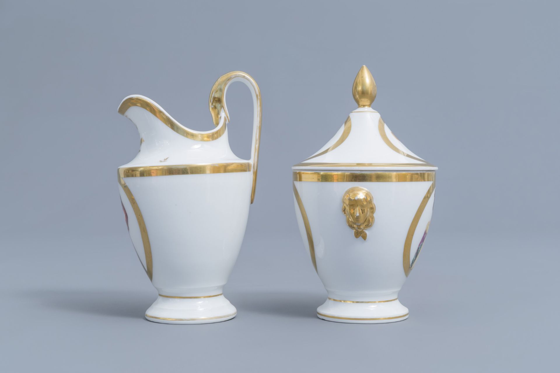 A 25-piece Paris porcelain coffee and tea service with First French Empire ladies portraits, 19th C. - Image 21 of 70