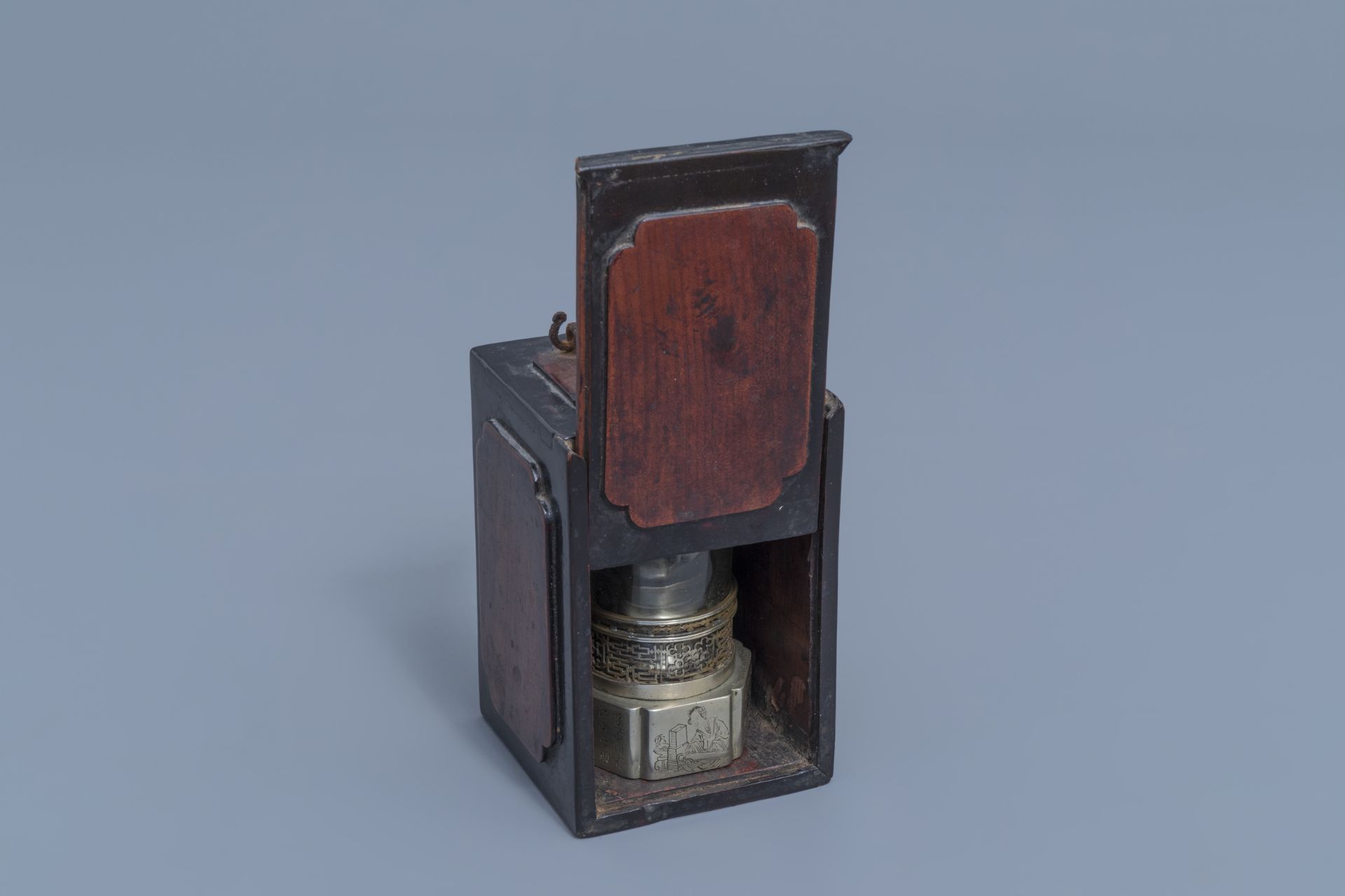 A Chinese paktong opium lamp and its wooden box, 19th C. - Image 2 of 14