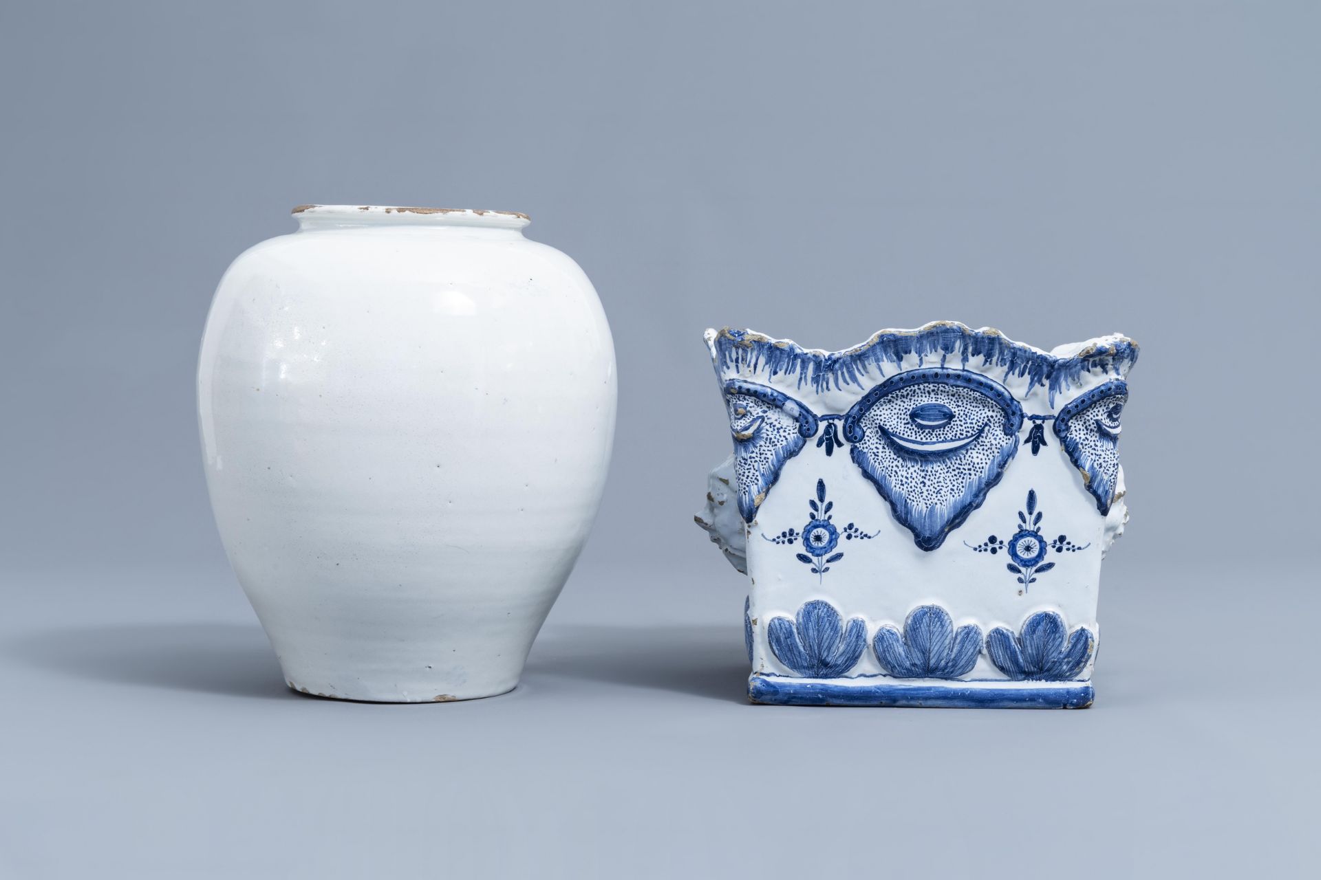 A Dutch Delft blue and white tobacco jar, a French jardinire and a Chinese ginger jar, 18th C. - Image 7 of 38