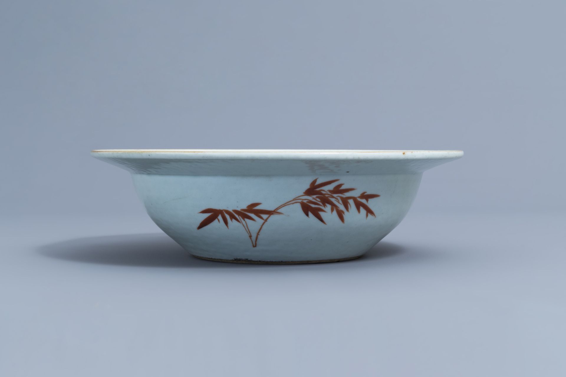 A Chinese famille rose bowl with birds among blossoming branches, 19th C. - Image 5 of 6