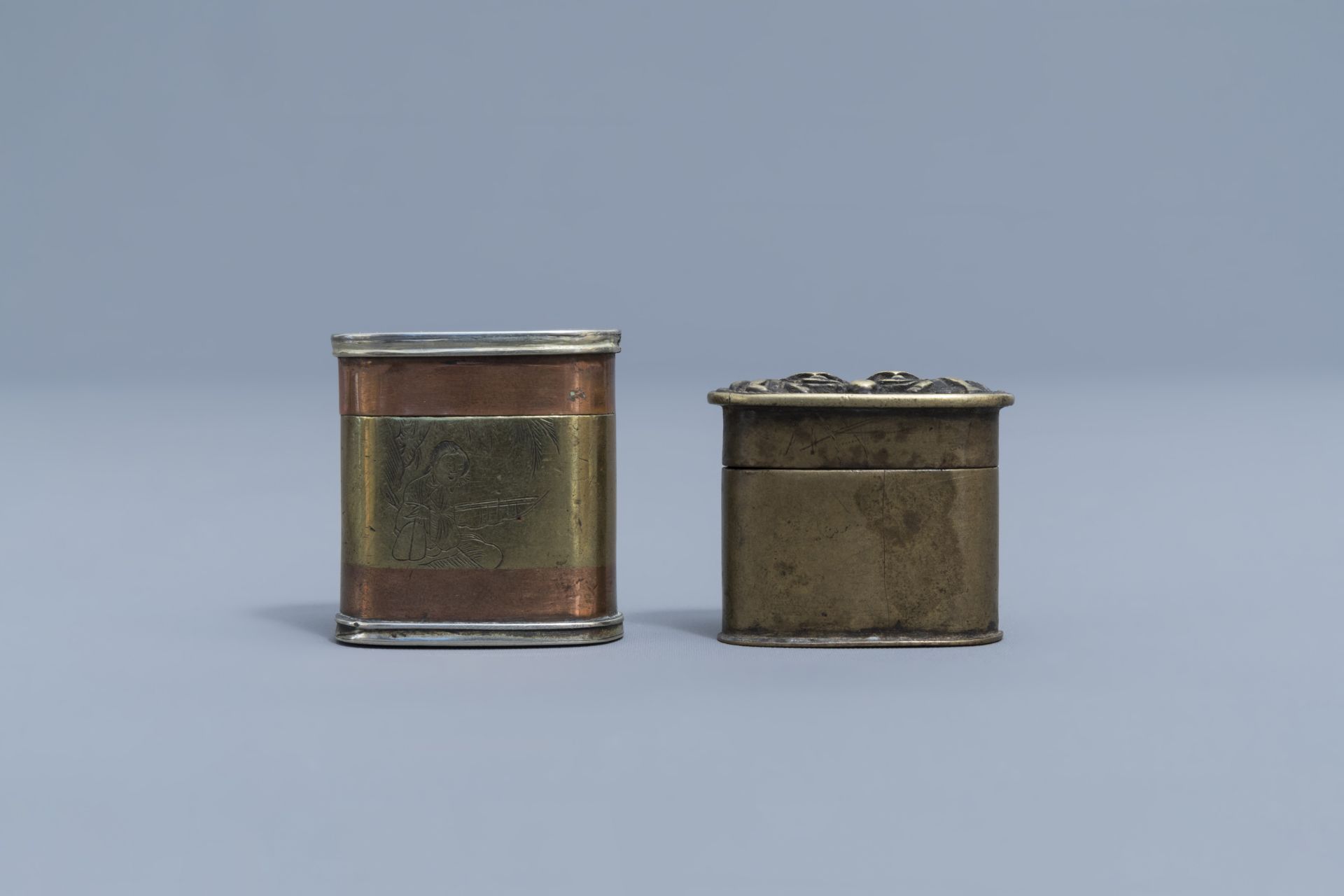 A collection of five silver, paktong, brass and horn opium boxes and covers, 19th/20th C. - Image 10 of 15