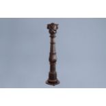 A French Neoclassical carved wooden column with three lion heads, 19th/20th C.