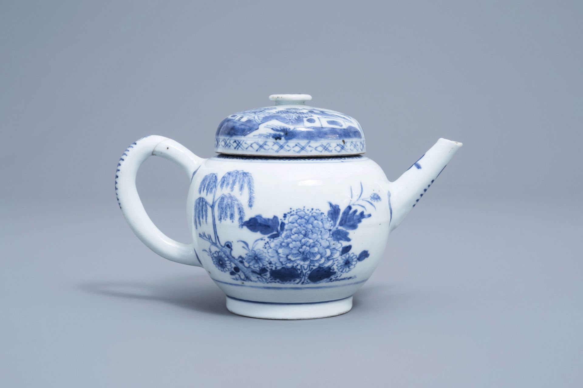 A varied collection of Chinese blue and white porcelain, 18th C. and later - Image 8 of 54