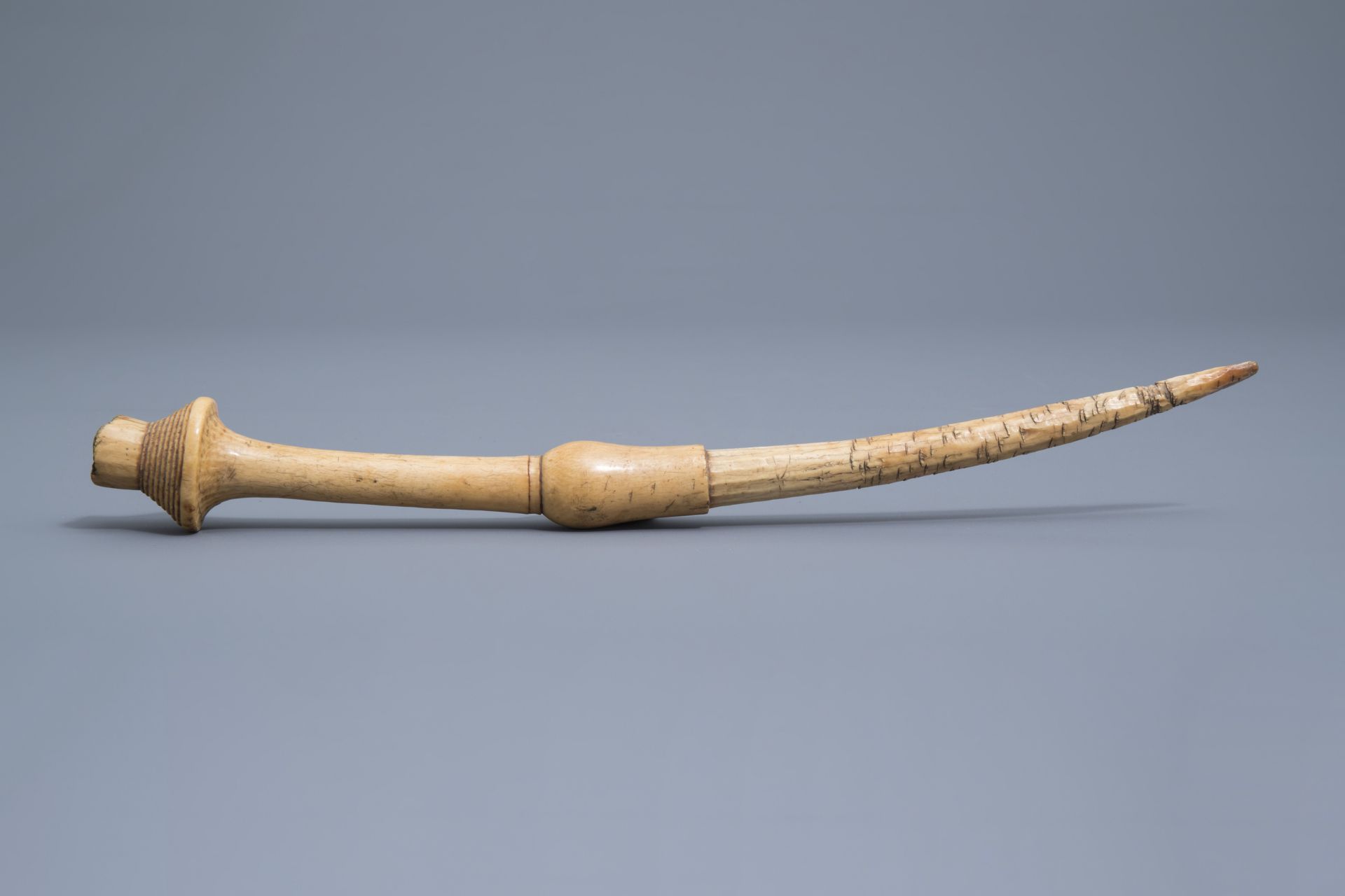 A wooden Senufo sceptre fragment and a Bakuba carved ivory fly swatter, Burkina Faso & Congo, 19th/2 - Image 10 of 13