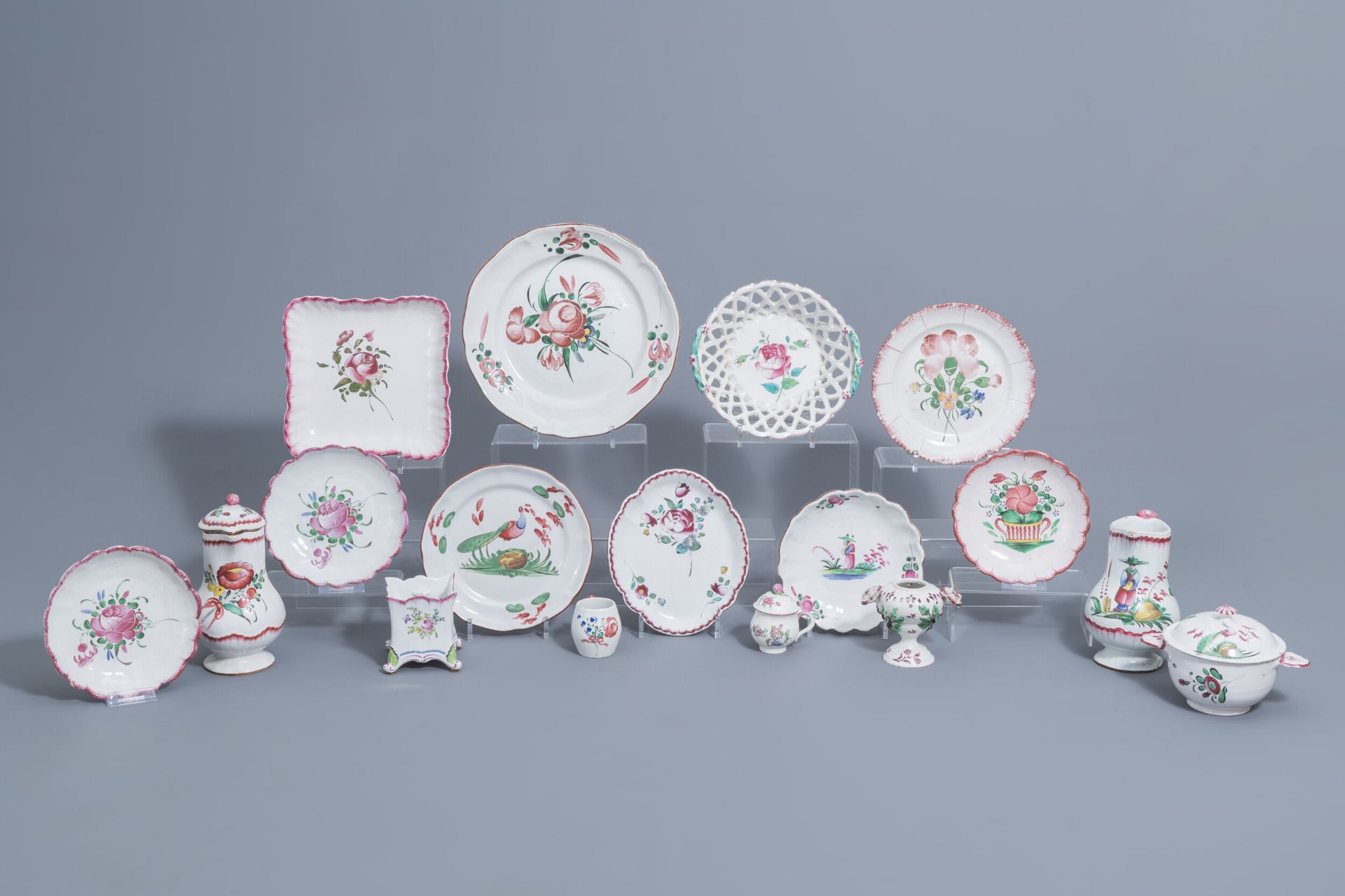 A collection of 17 pieces in faience de l'Est, France, 18th/19th C. - Image 2 of 34