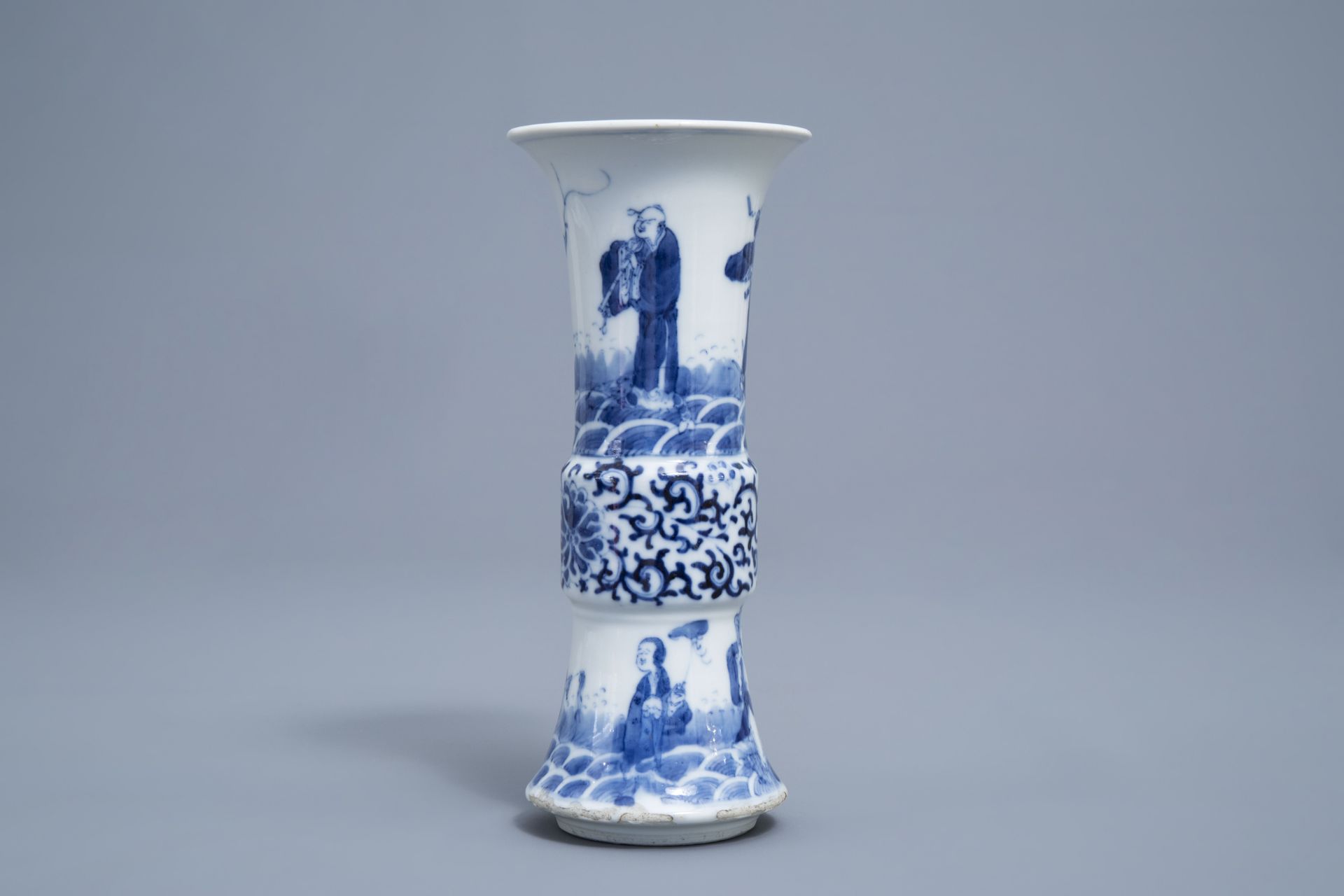 A Chinese blue and white charger and a gu 'Immortals' vase, Kangxi mark, 18th/19th C. - Image 11 of 18