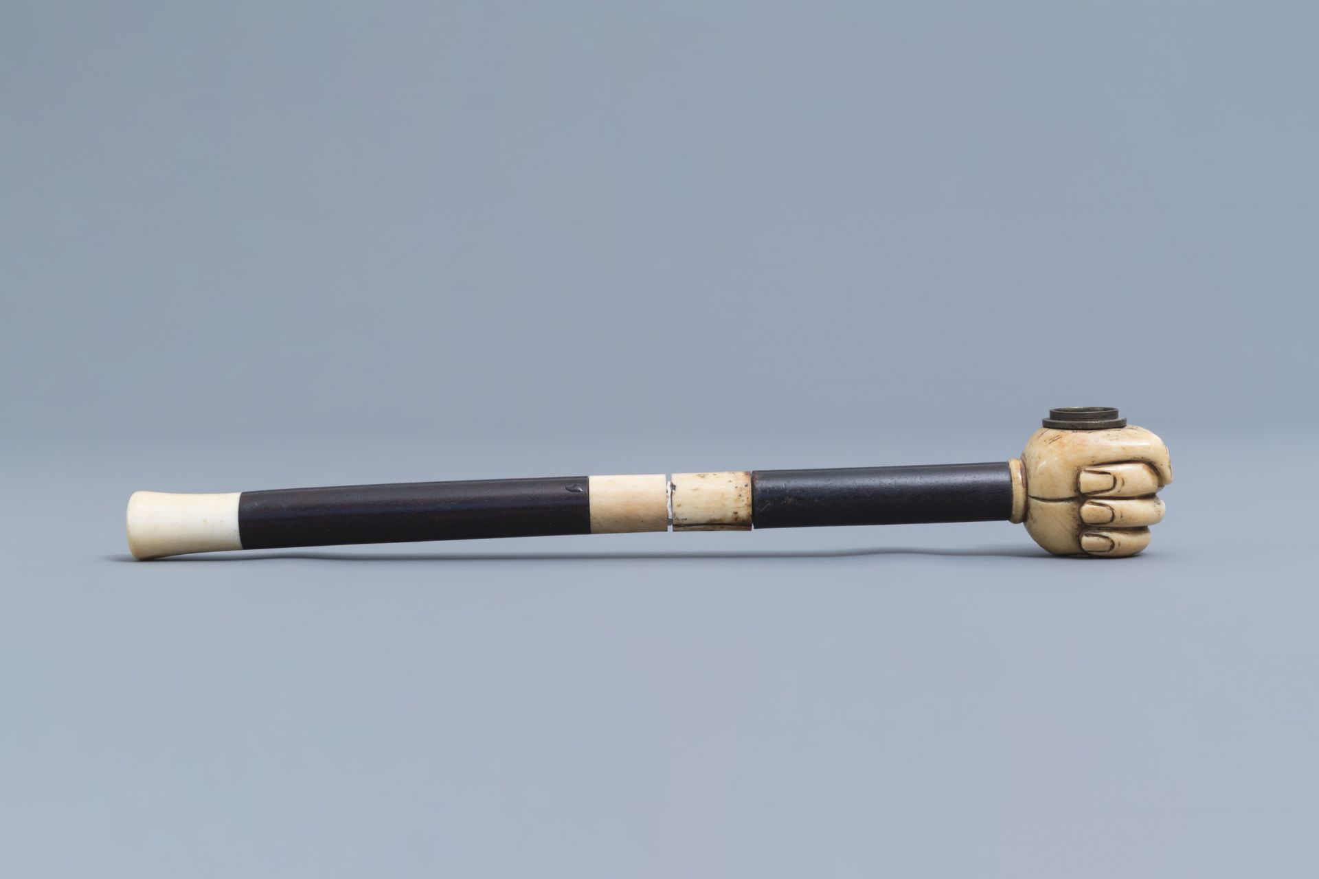 A Chinese hardwood and ivory travel opium pipe, 19th C. - Image 2 of 8