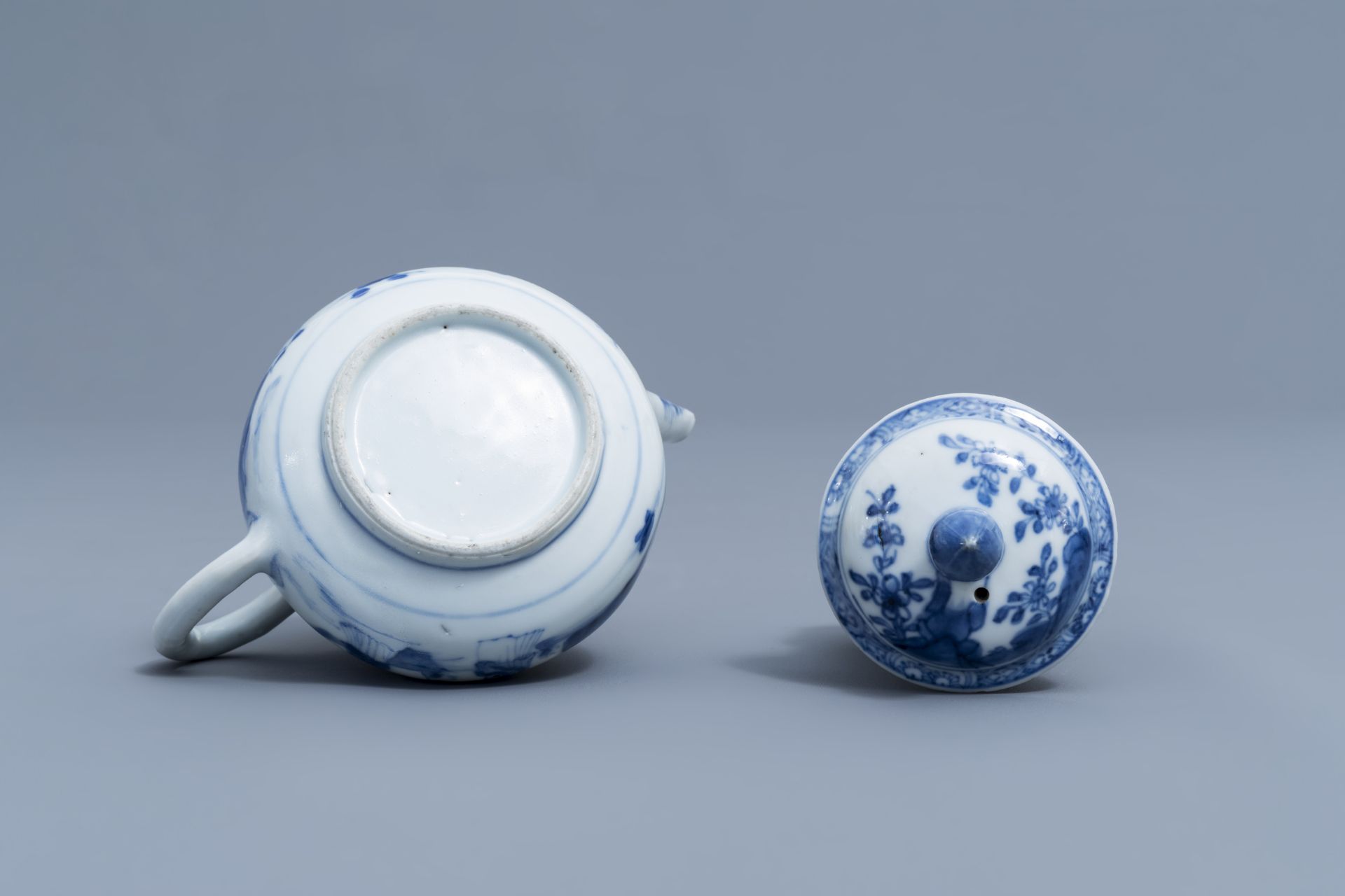 A Chinese blue and white 'Long Eliza' teapot and cover, Kangxi - Image 8 of 8